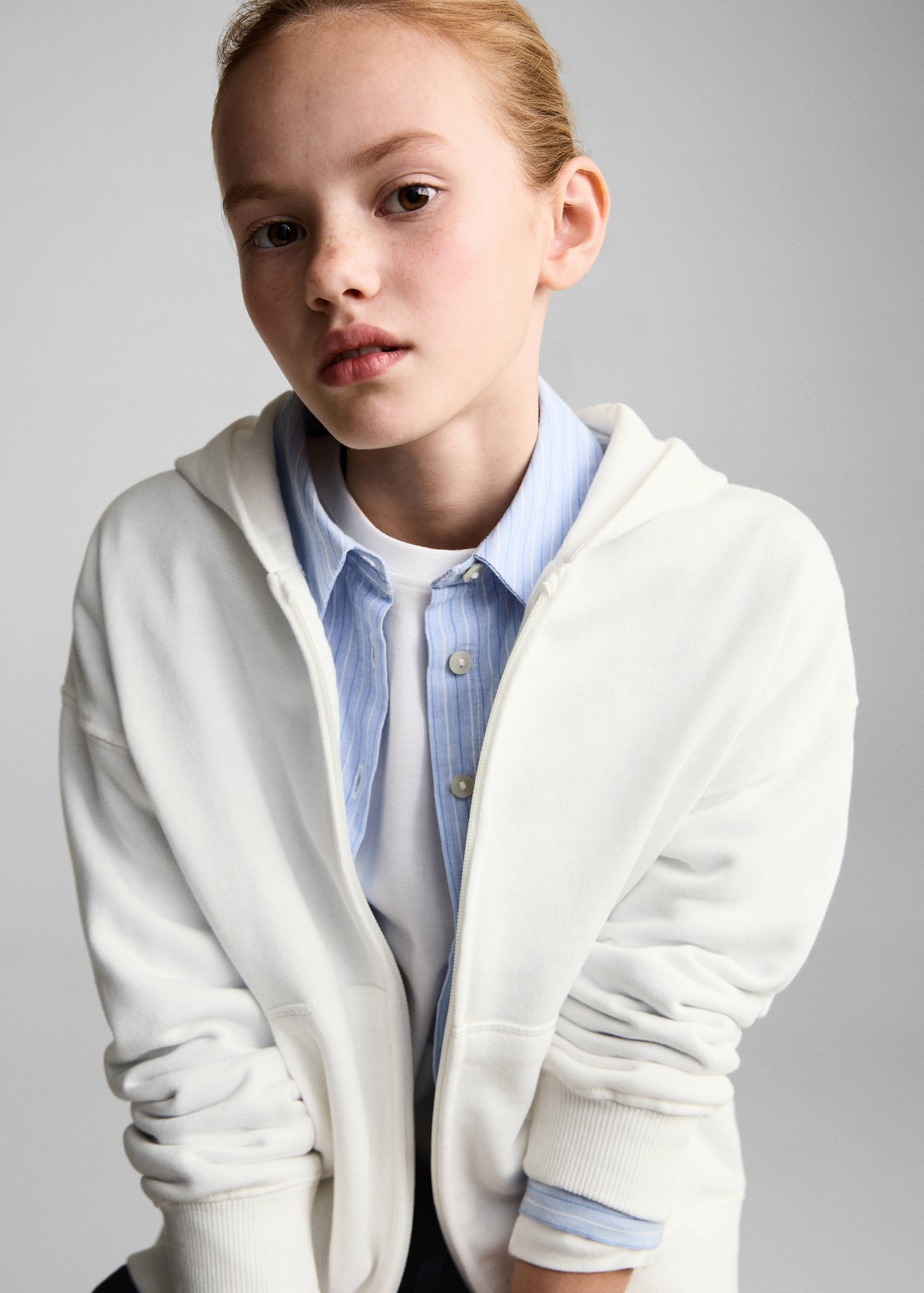 Sweatshirt with open hood - Details of the article 2