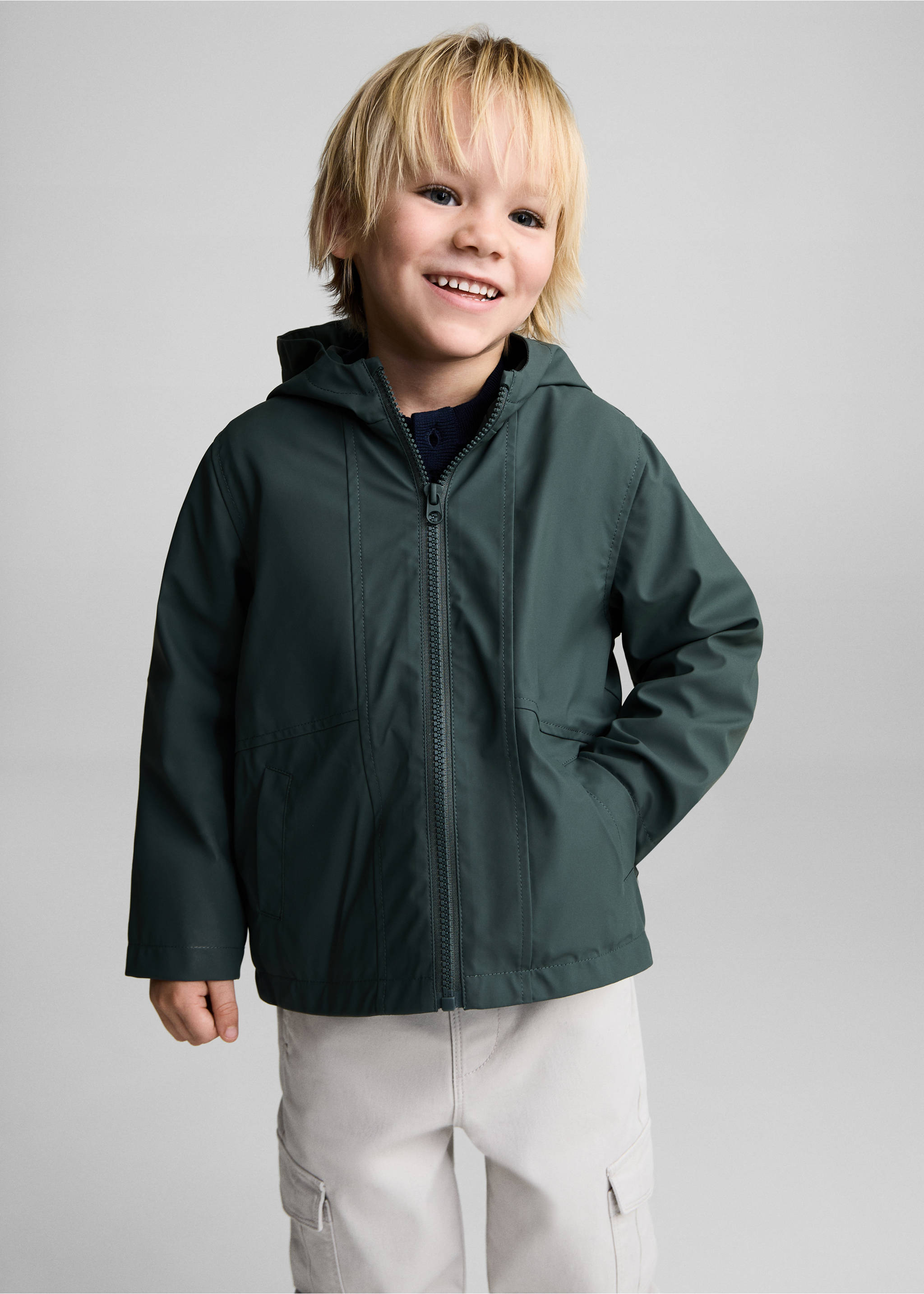 Anorak impermeable capucha - Plano medio, Verde oscuro. Ref: 87070627-00.