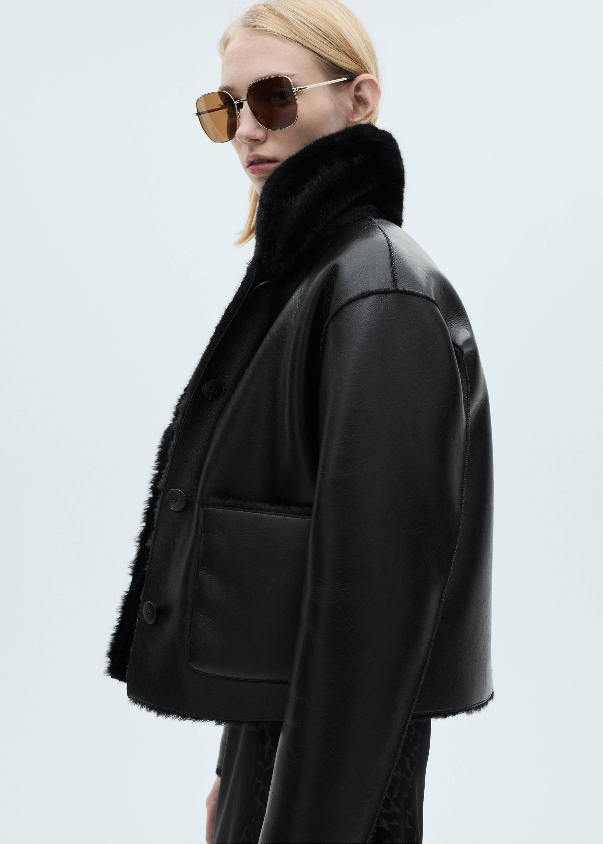 Veste double face simili-cuir poches - Détail de l'article 2, Noir. Ref: 87070642-00.