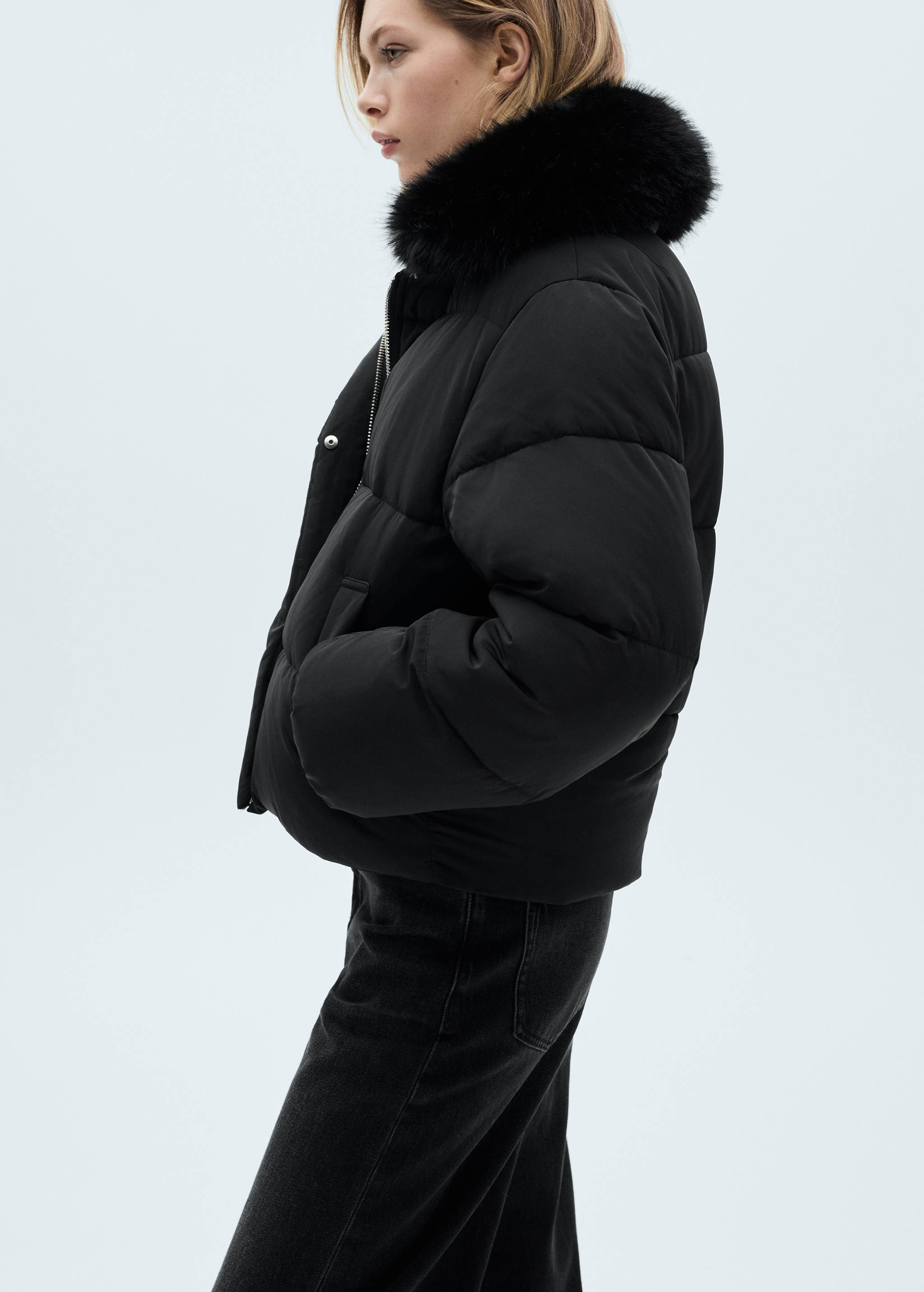 Short padded anorak with fur collar - Details of the article 6