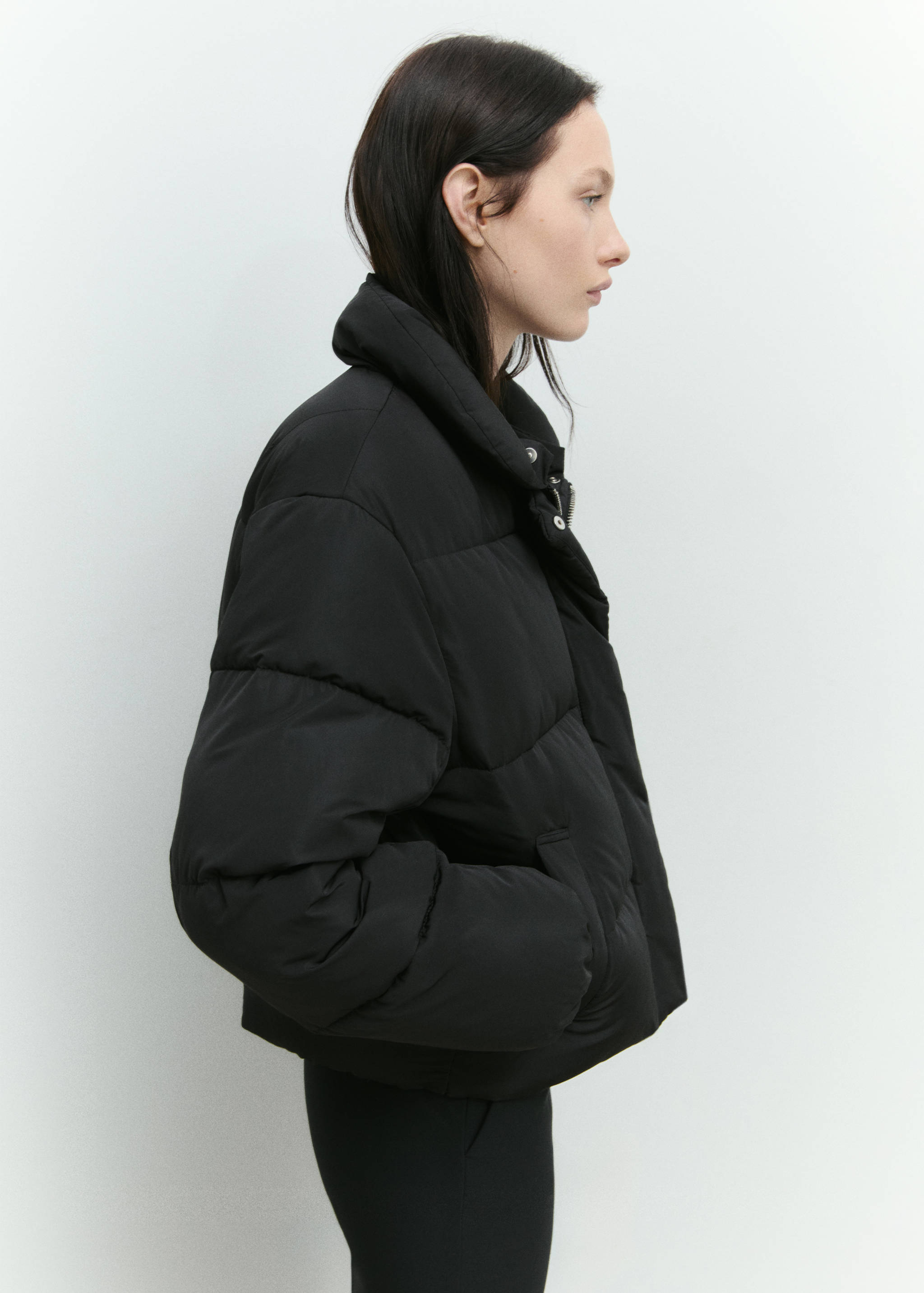 Short padded anorak with fur collar - Details of the article 7