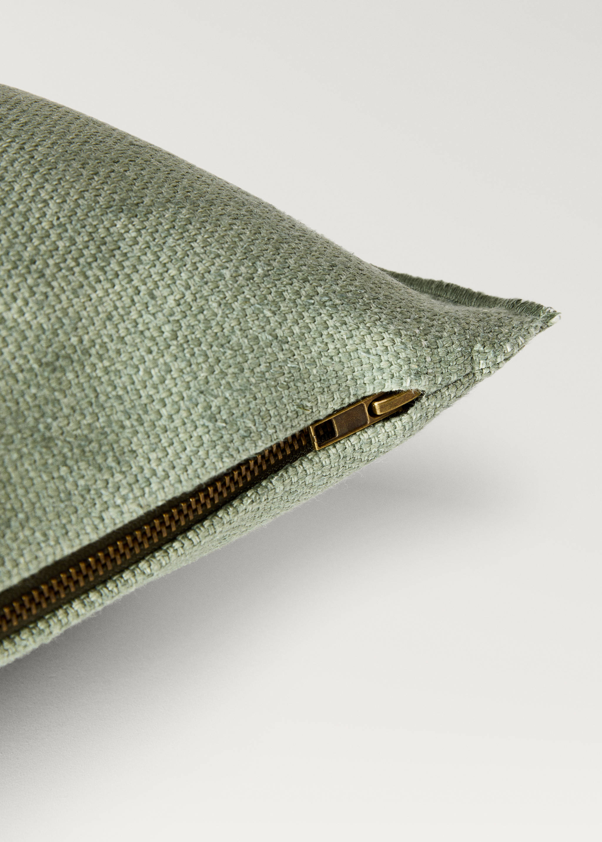 Linen textured cushion cover with overlock detail 40x60cm - Details of the article 2