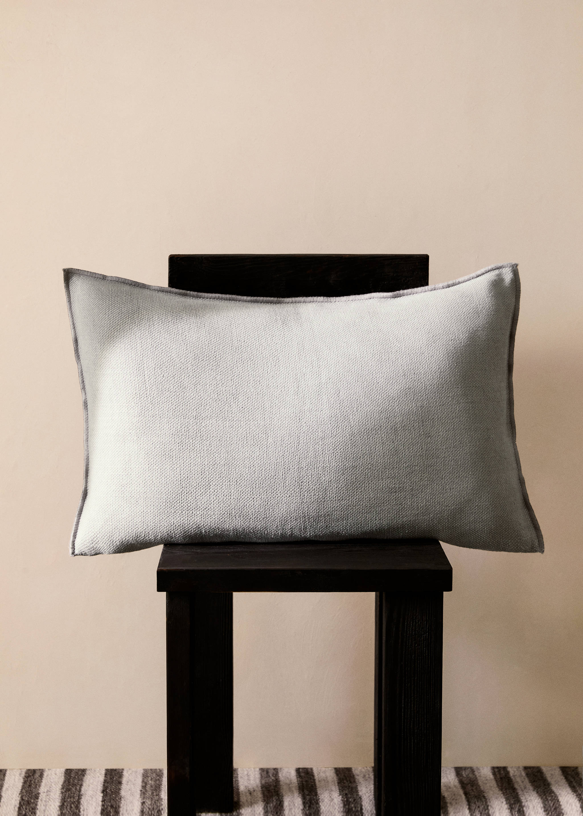 Linen textured cushion cover with overlock detail 40x60cm - General plane