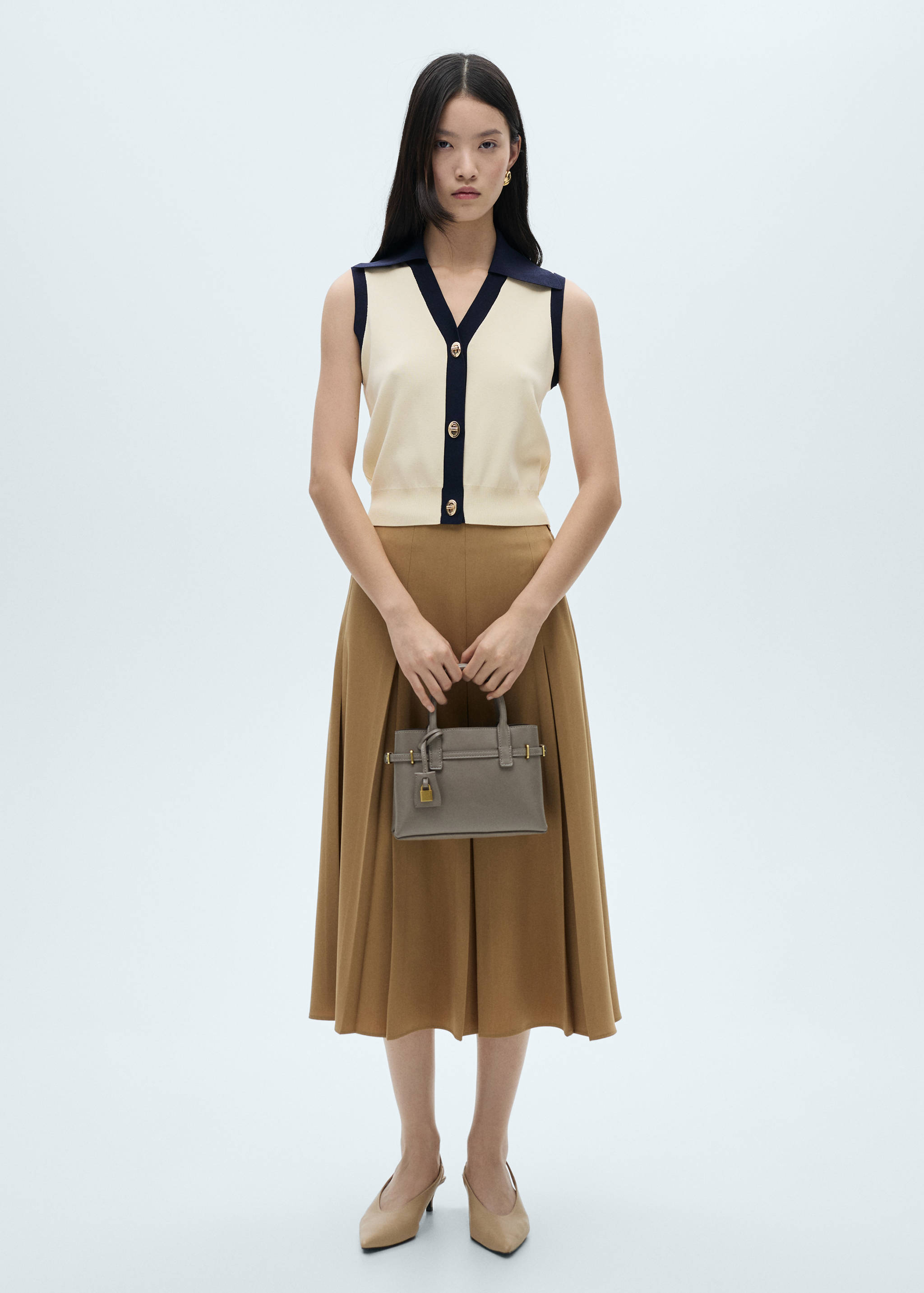 Vest with contrasting buttons - General plane