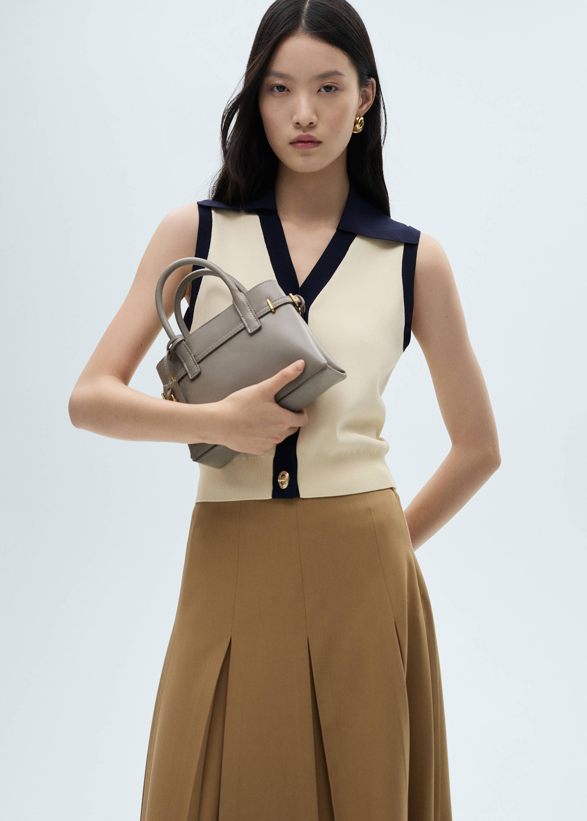 Vest with contrasting buttons - Medium plane