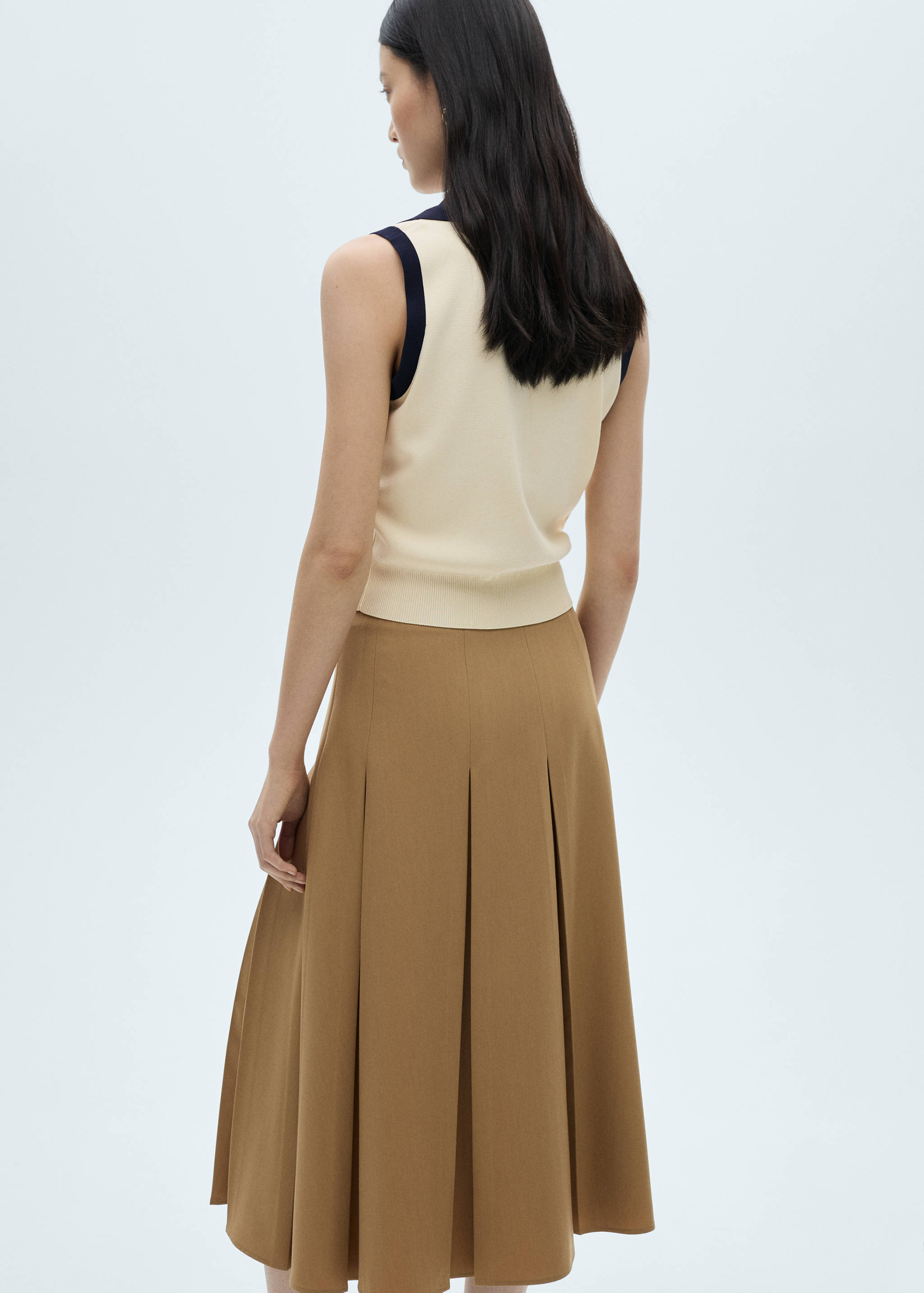 Vest with contrasting buttons - Reverse of the article