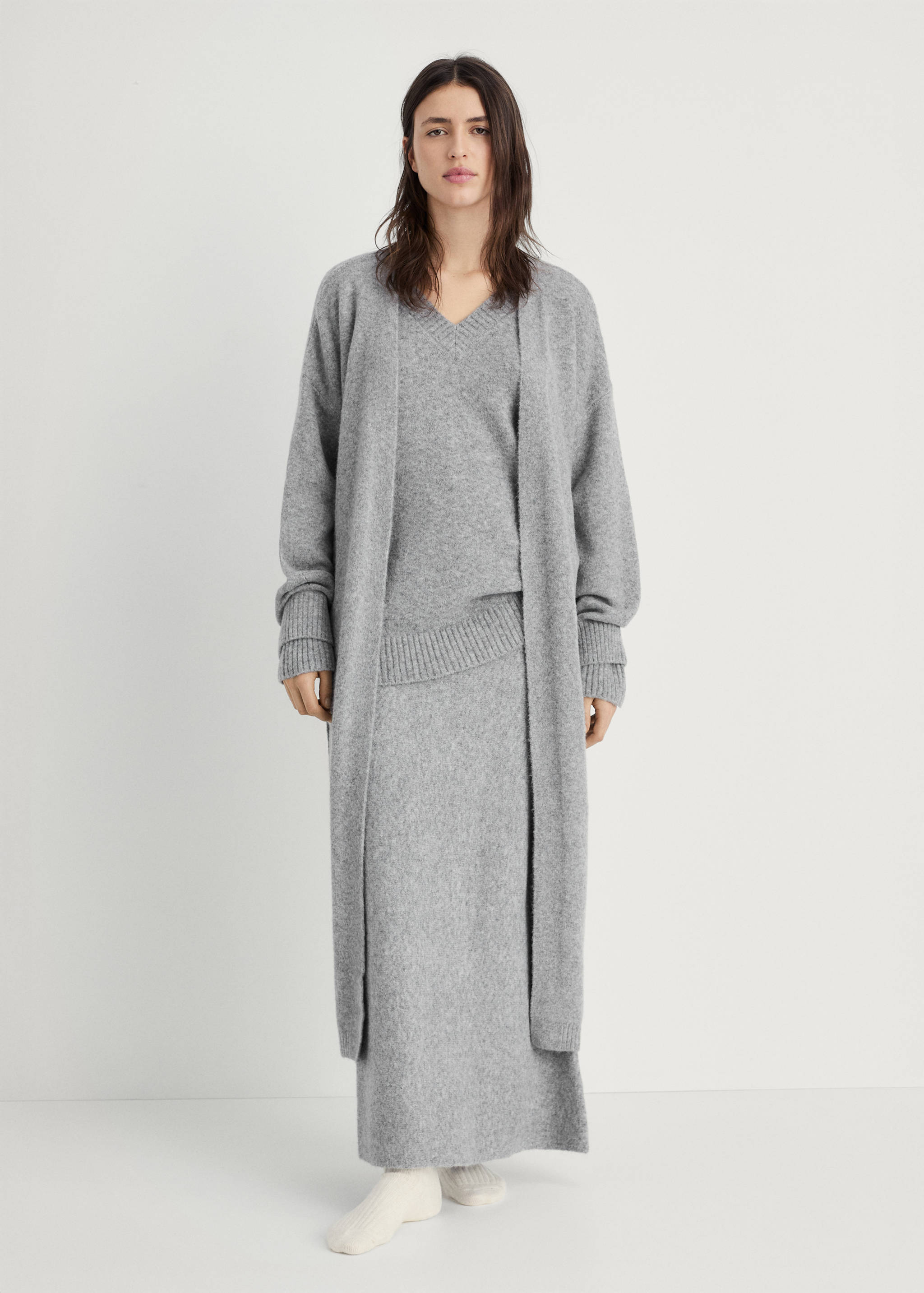 Long knitted cardigan - General plane