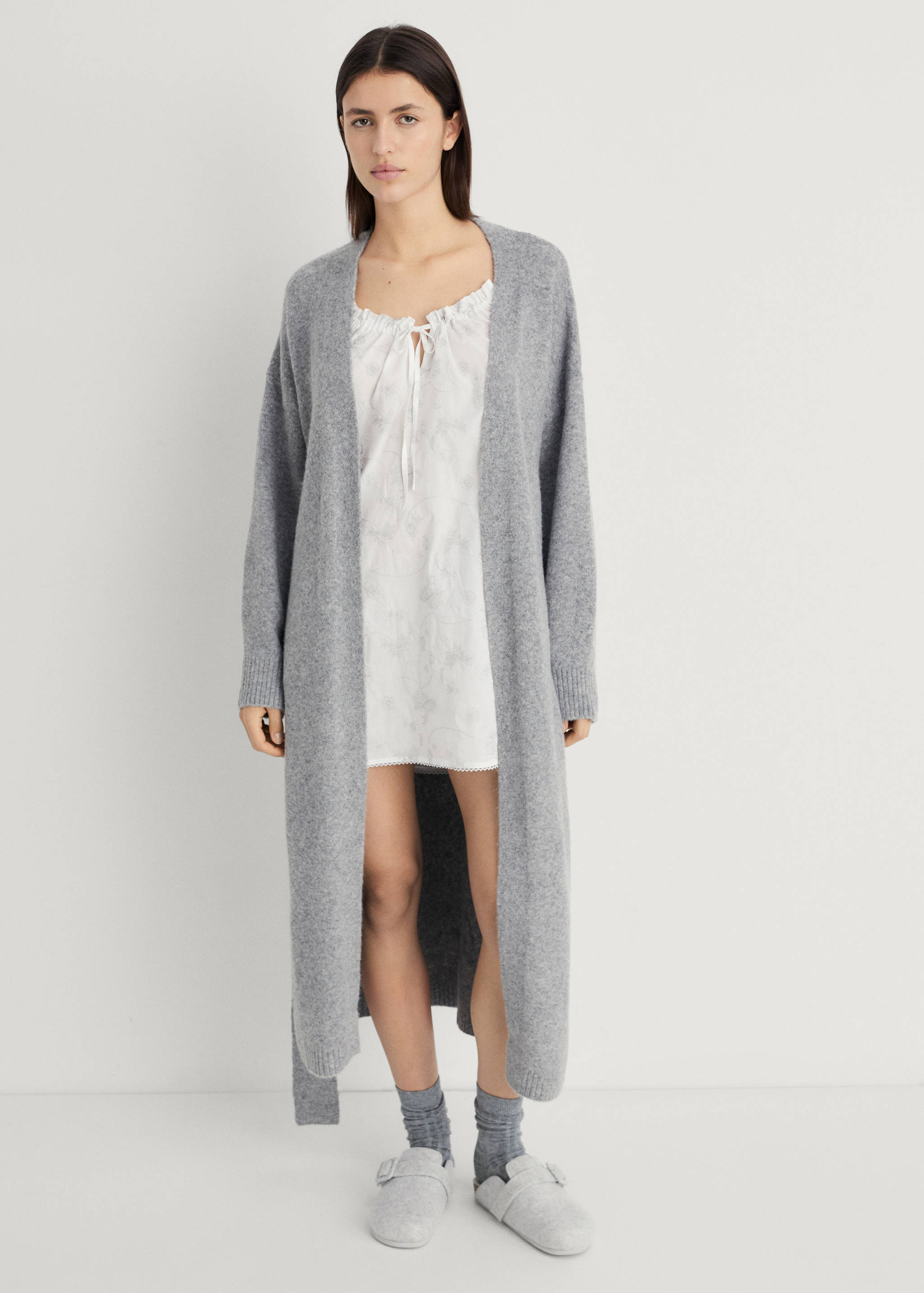 Camisa de noite com bordado de flores - Plano geral