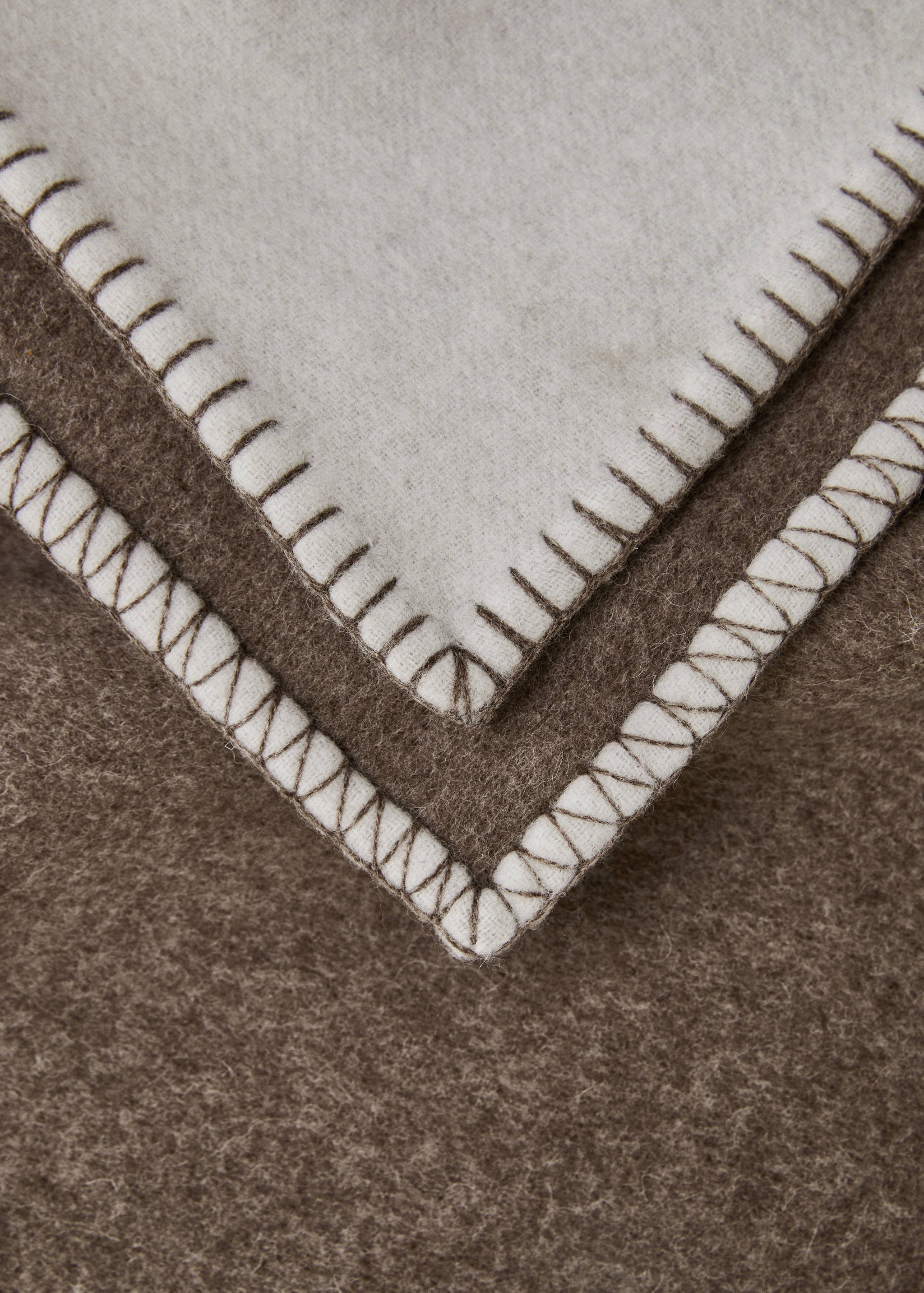 Double face wool blanket - Details of the article 2