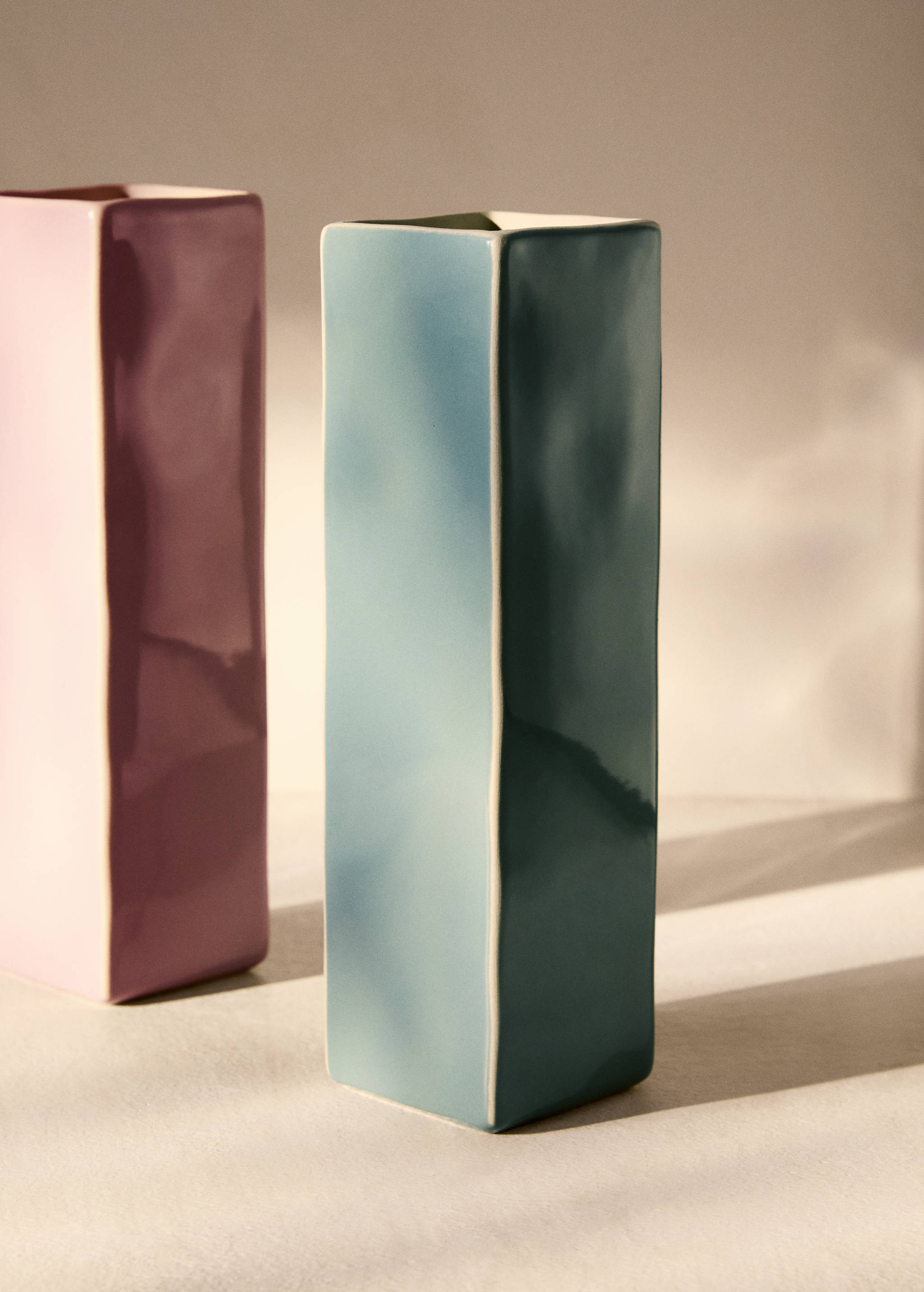 Rectangular stoneware vase with design - General plane