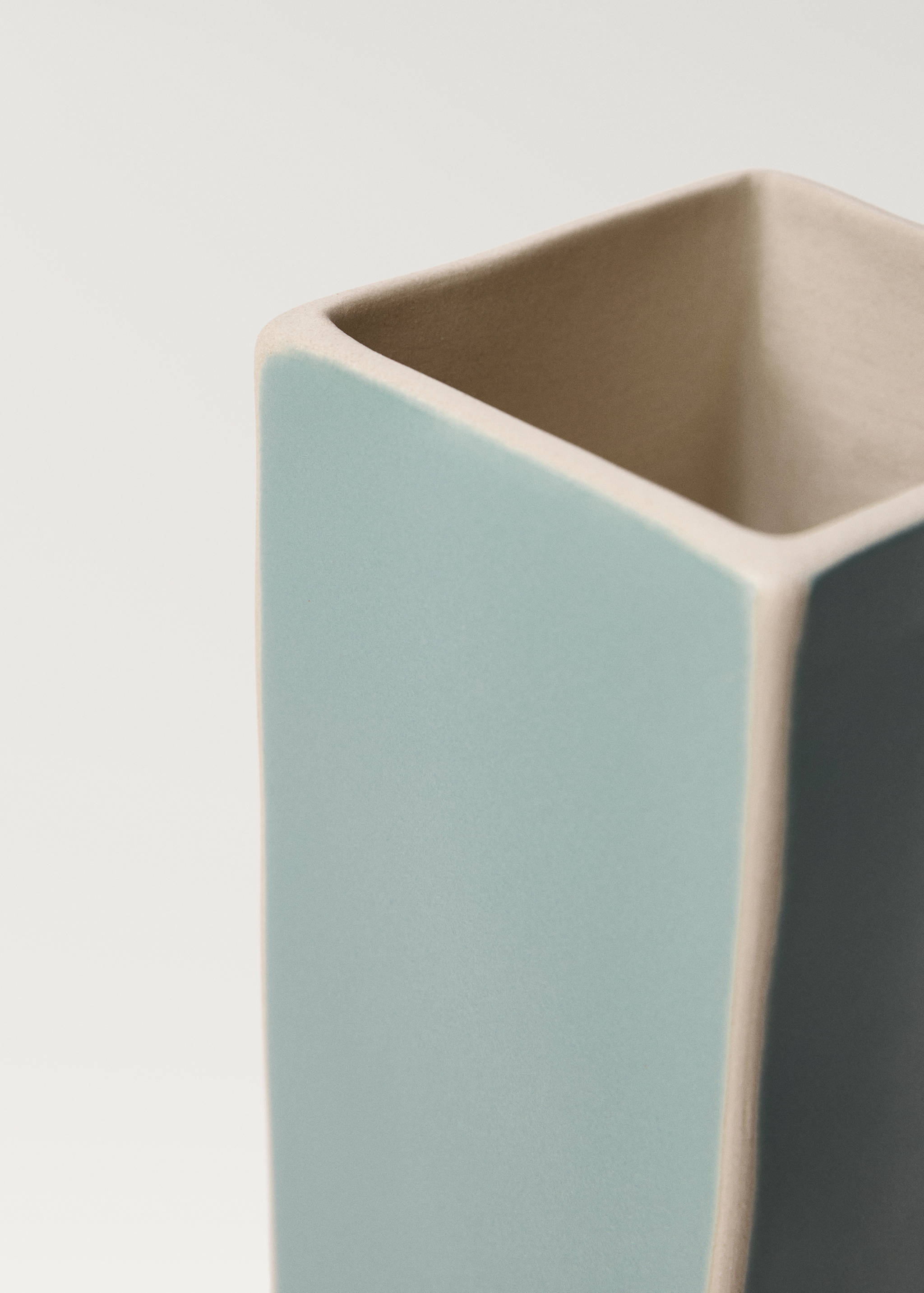 Rectangular stoneware vase with design - Details of the article 1