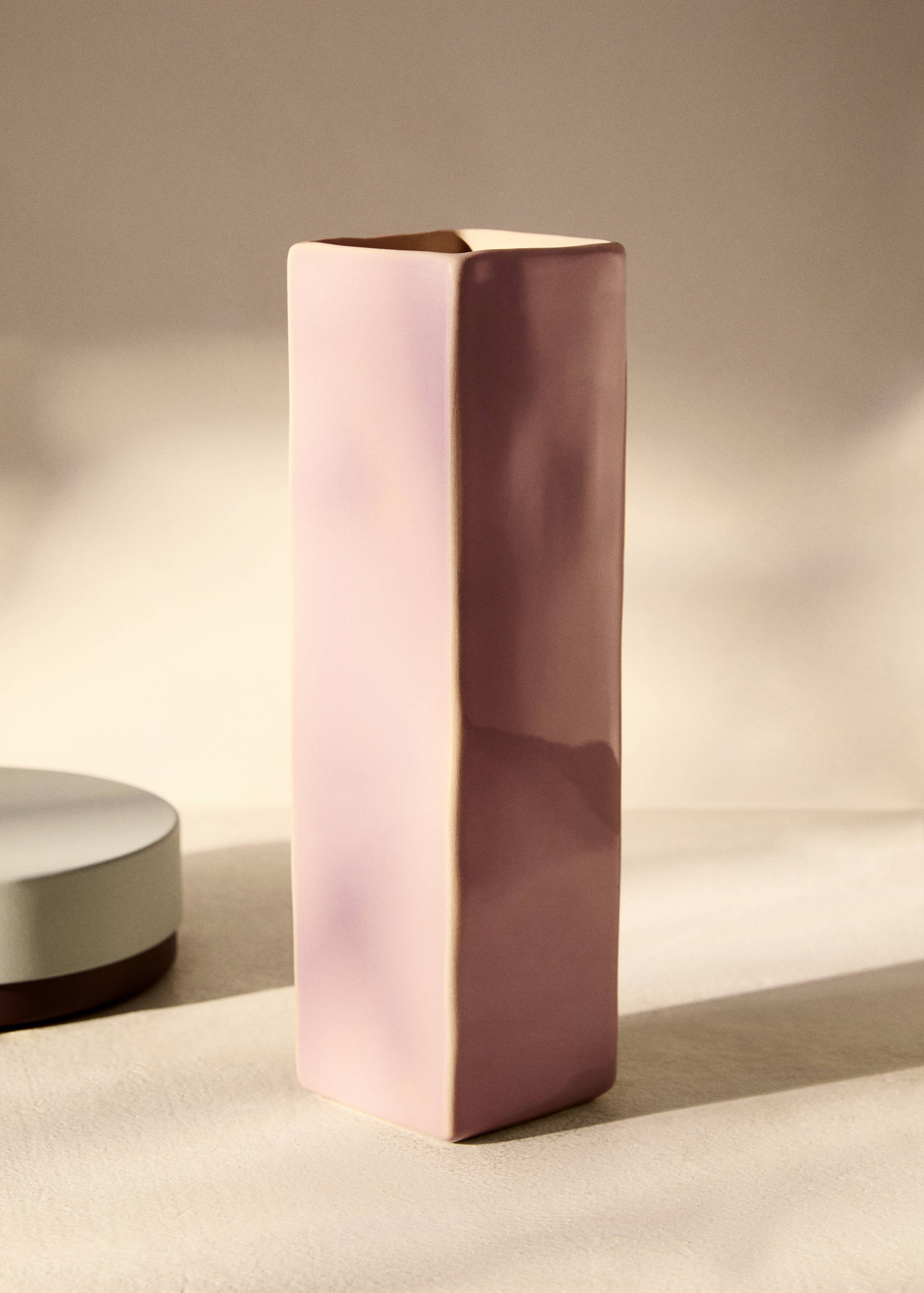 Rectangular stoneware vase with design - General plane