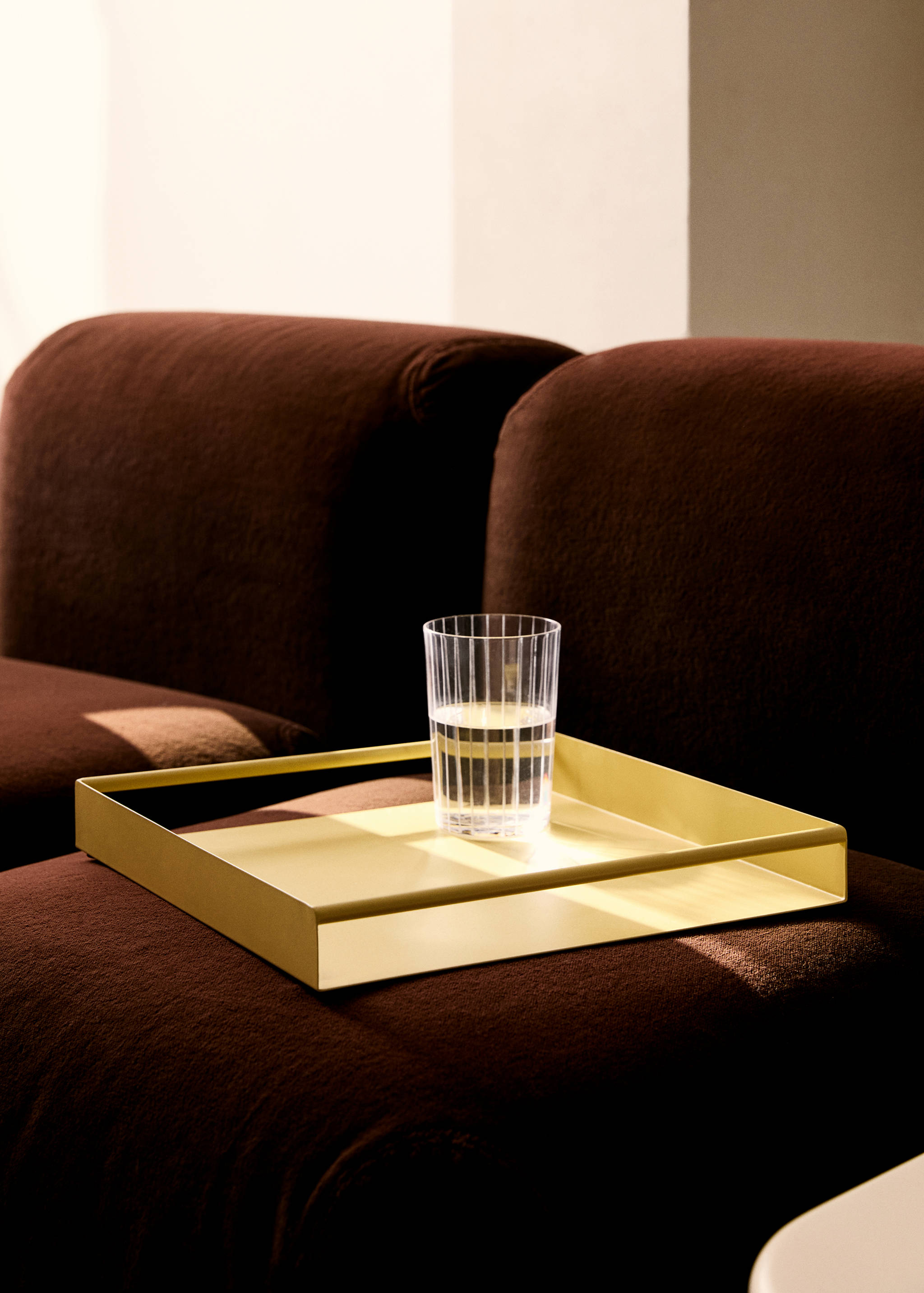 Metal tray with square handles - General plane