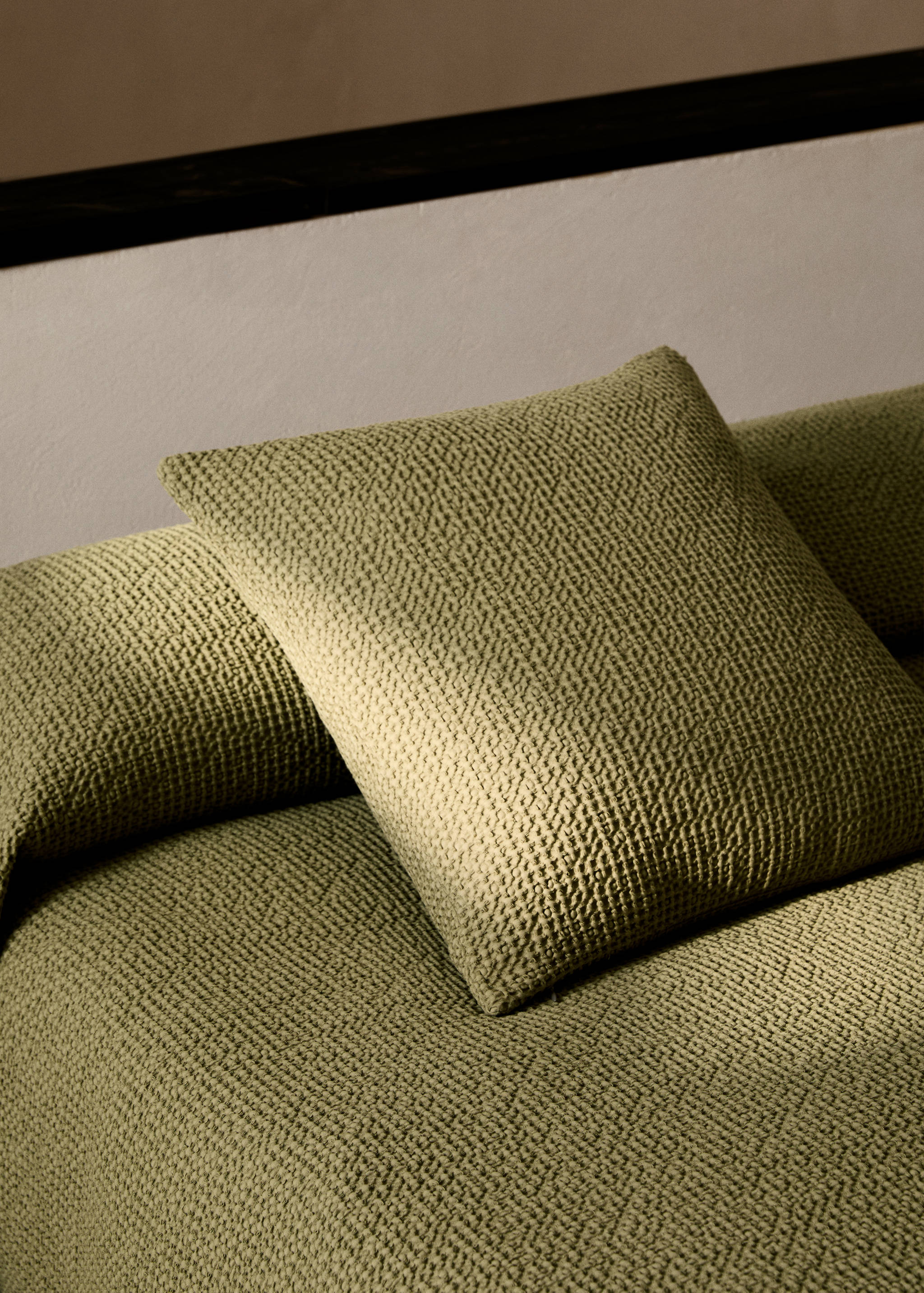 Garment-dyed waffle cotton cushion cover 50 x 50 cm - General plane