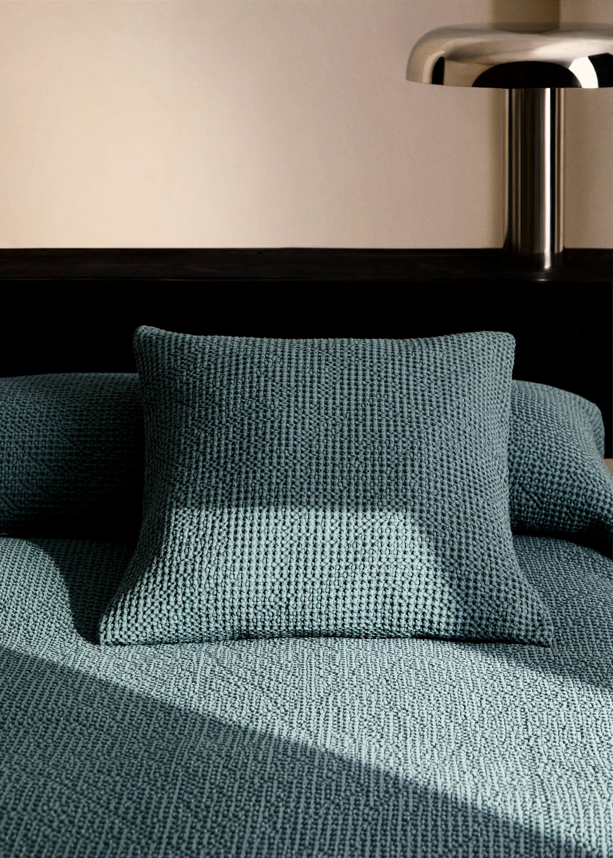 Garment-dyed waffle cotton cushion cover 50 x 50 cm - General plane