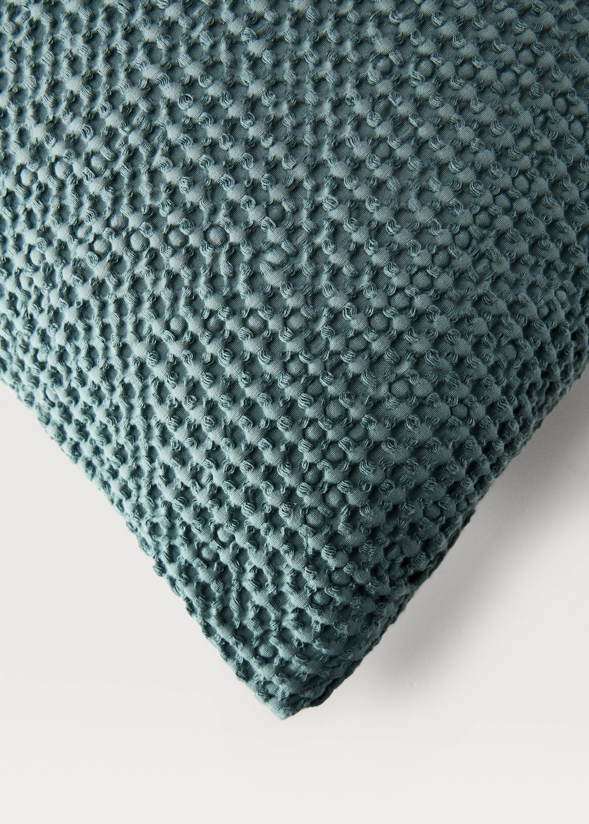 Garment-dyed waffle cotton cushion cover 50 x 50 cm - Details of the article 2