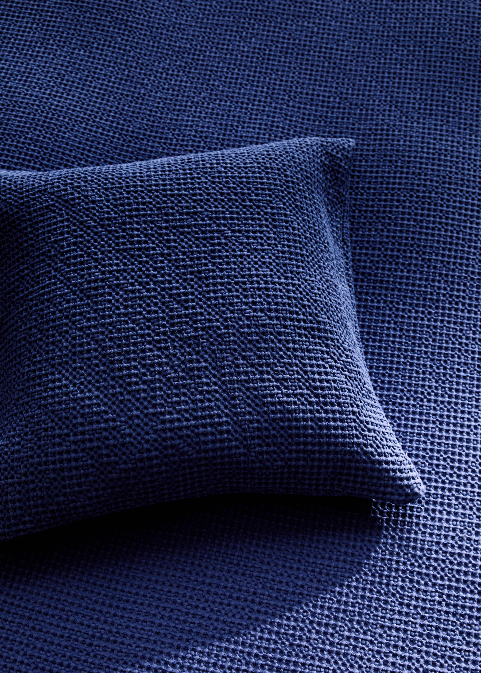 Garment-dyed waffle cotton cushion cover 50 x 50 cm - General plane