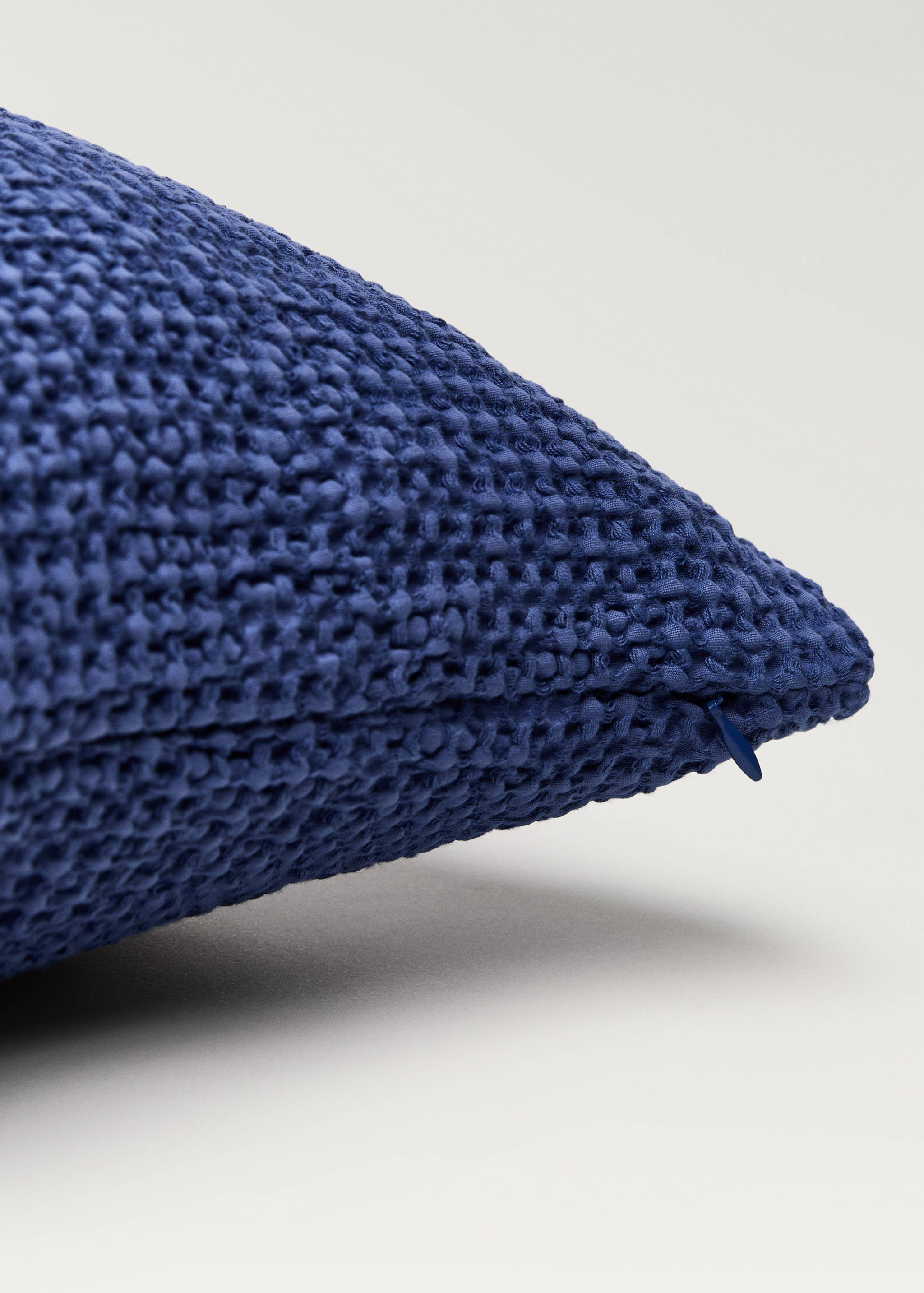 Garment-dyed waffle cotton cushion cover 50 x 50 cm - Details of the article 1