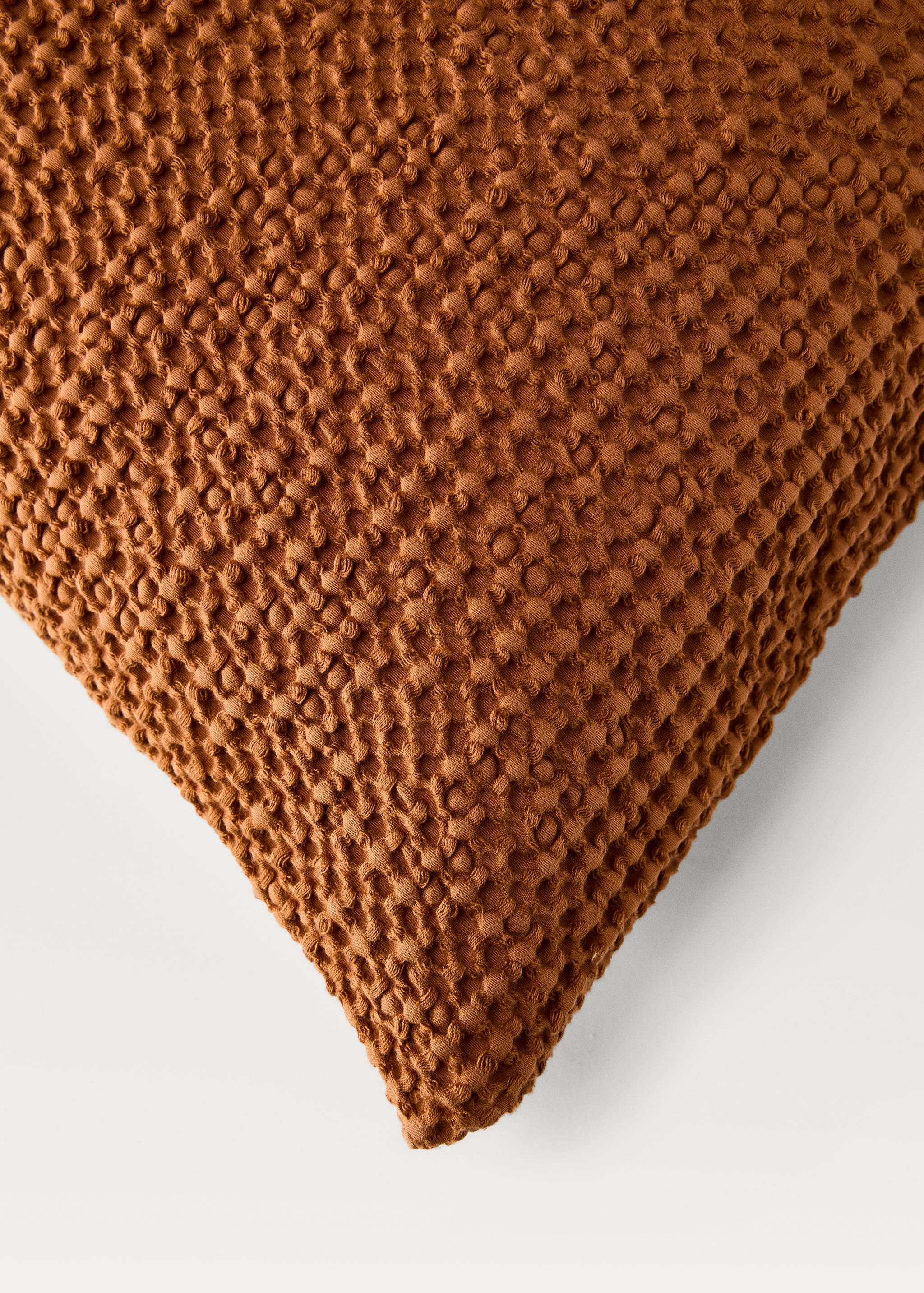 Garment-dyed waffle cotton cushion cover 50 x 50 cm - Details of the article 2