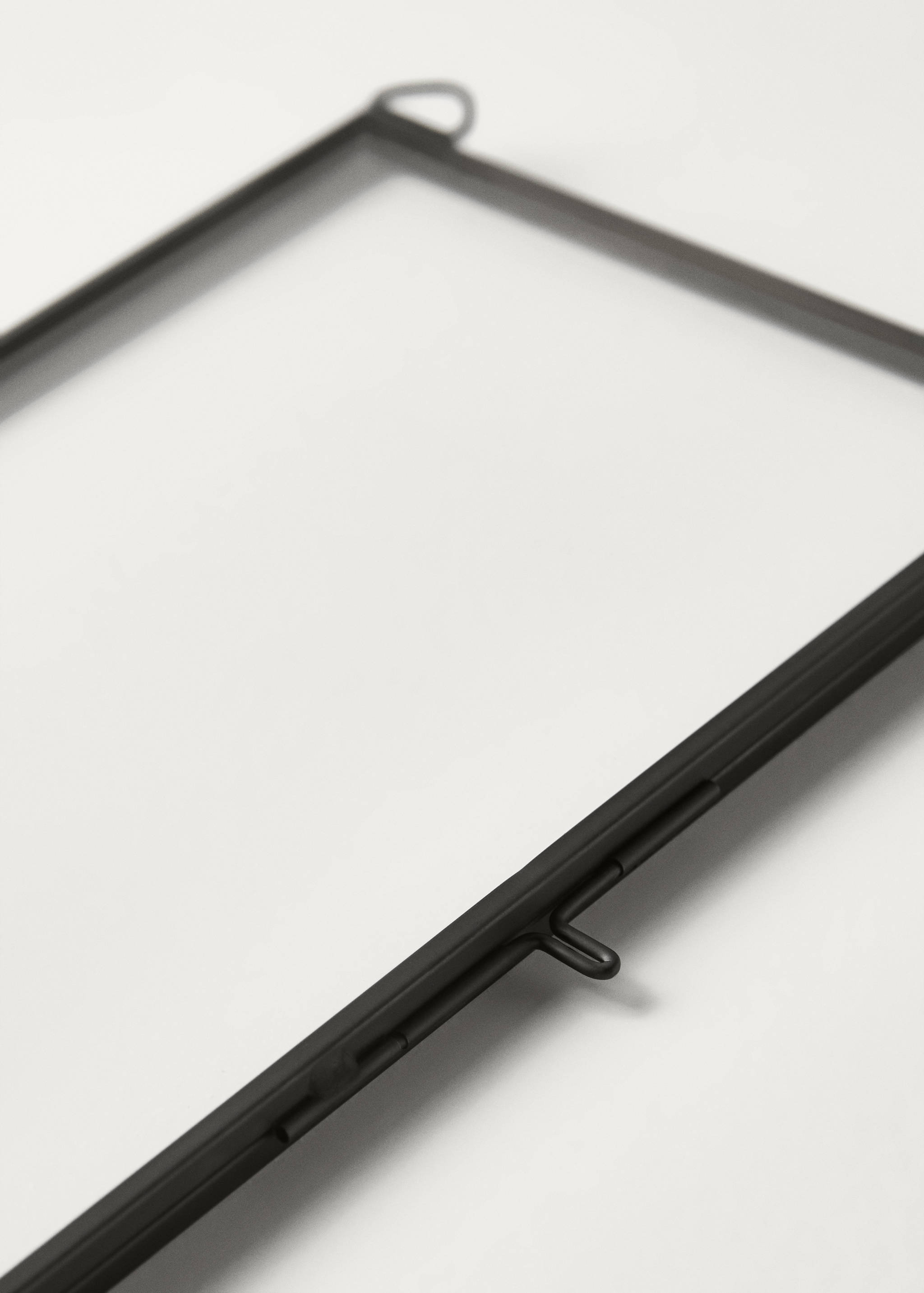 Elongated metal frame - Details of the article 1