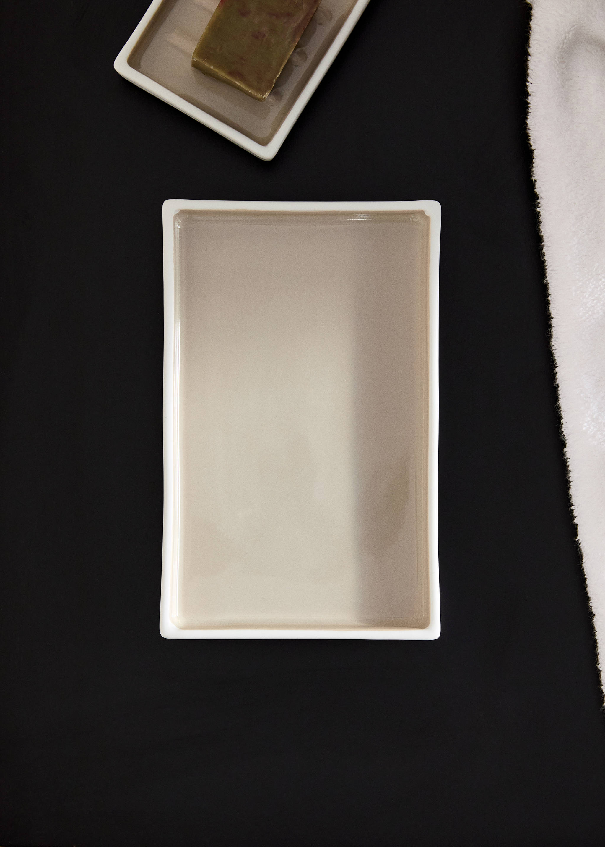 Plateau salle de bain en faïence bicolore - Plan général