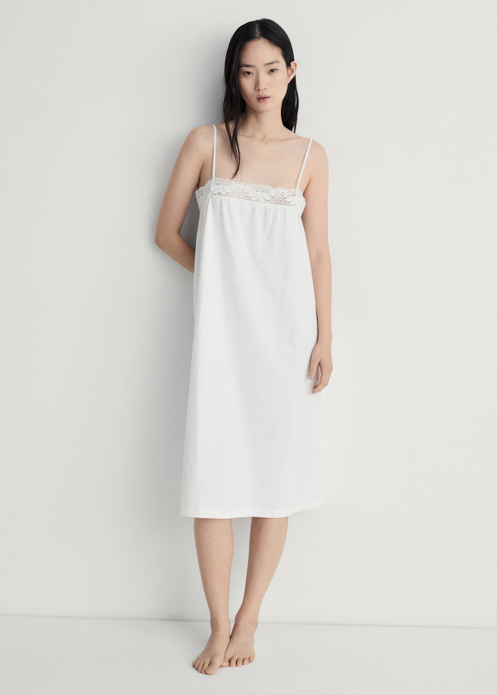 Cotton nightgown with lace detail - General plane