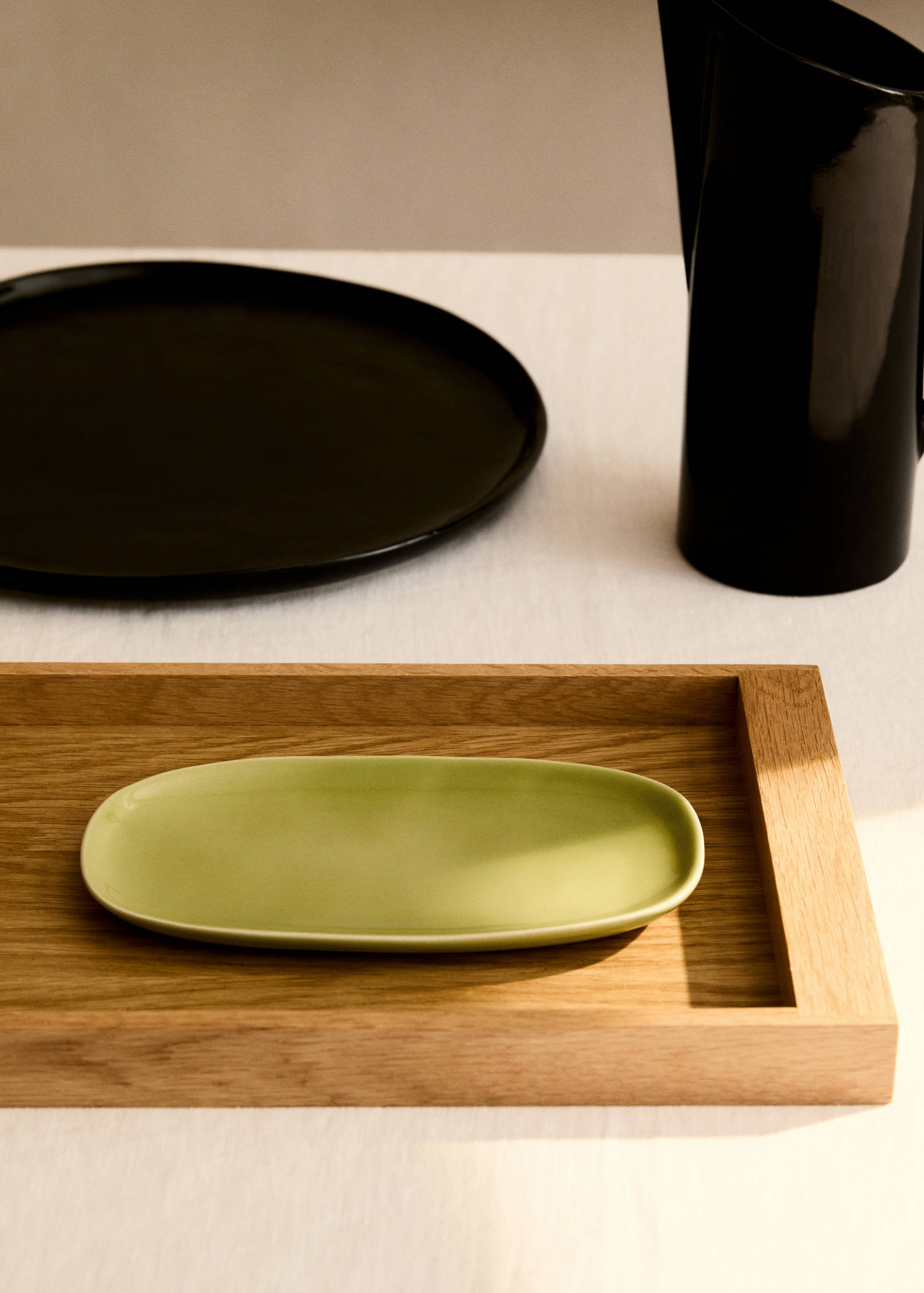 Πιατέλα από ημιπορσελάνη με μονόχρωμο σχέδιο - Γενικό πλάνο