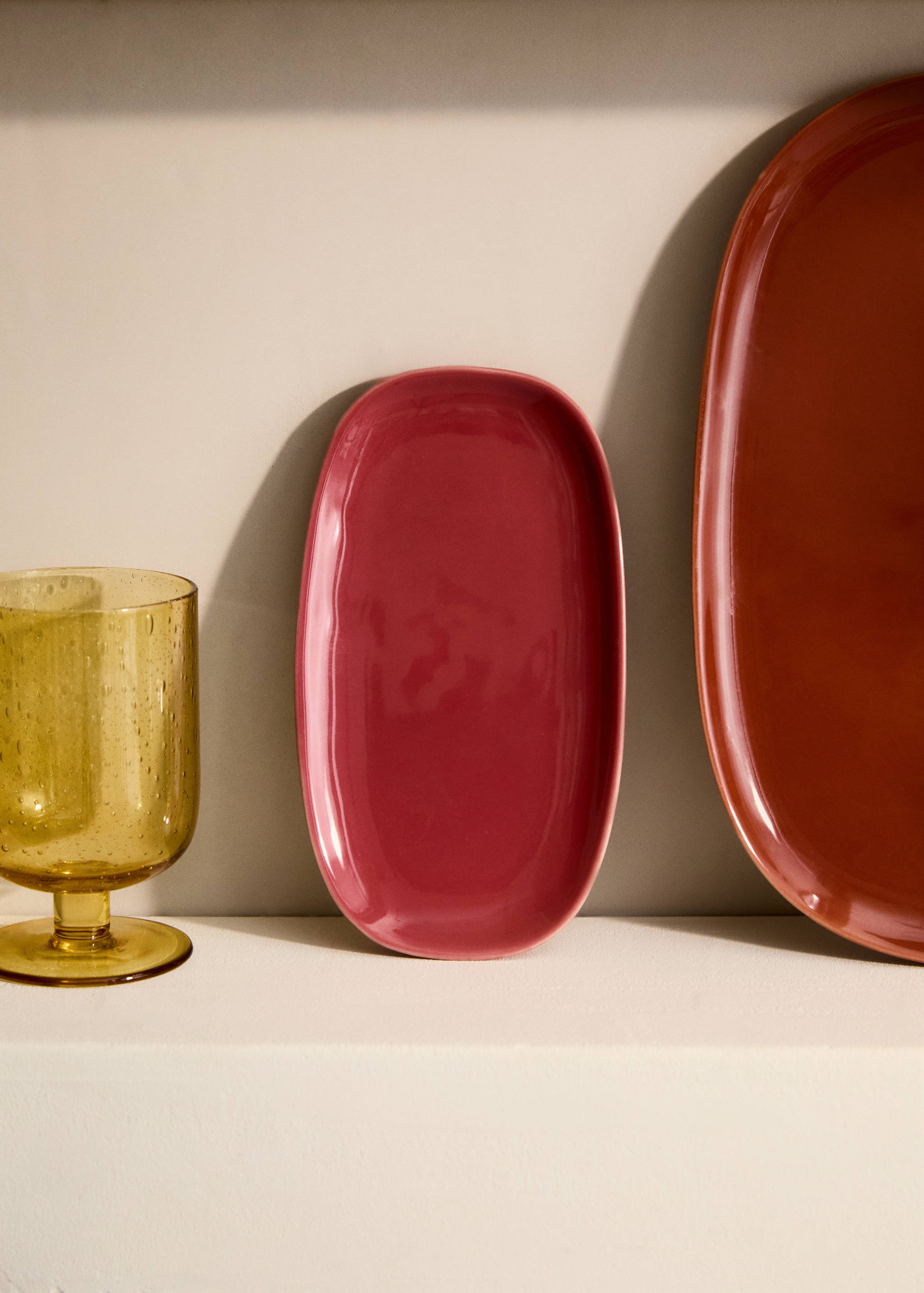 Πιατέλα από ημιπορσελάνη με μονόχρωμο σχέδιο - Γενικό πλάνο