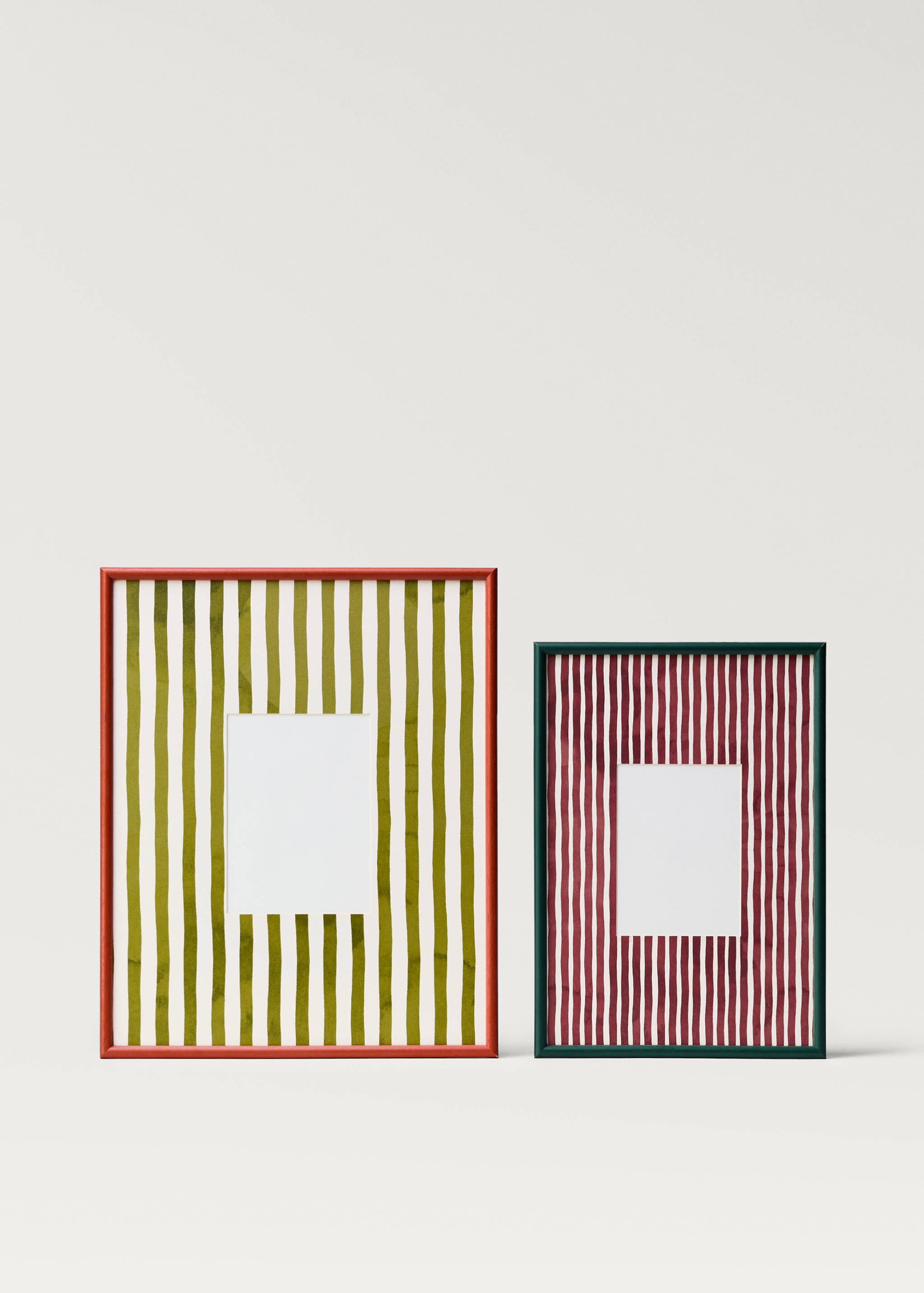 Wooden frame with large lines - Details of the article 4