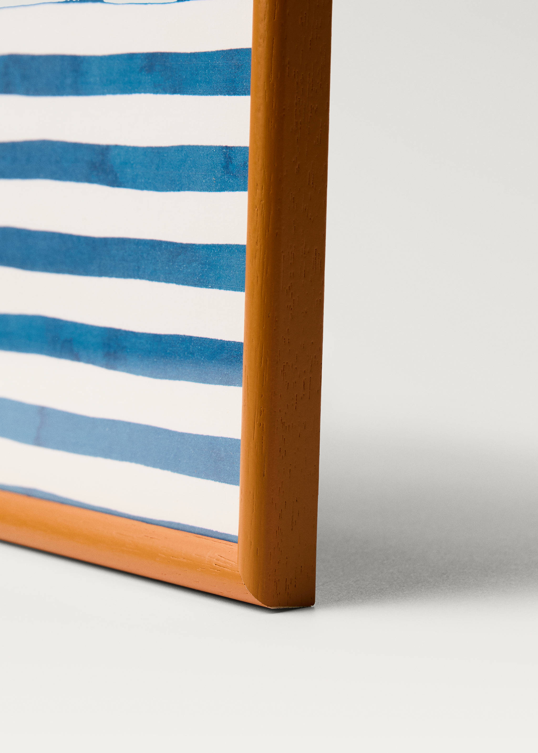 Wooden frame with large lines - Details of the article 2