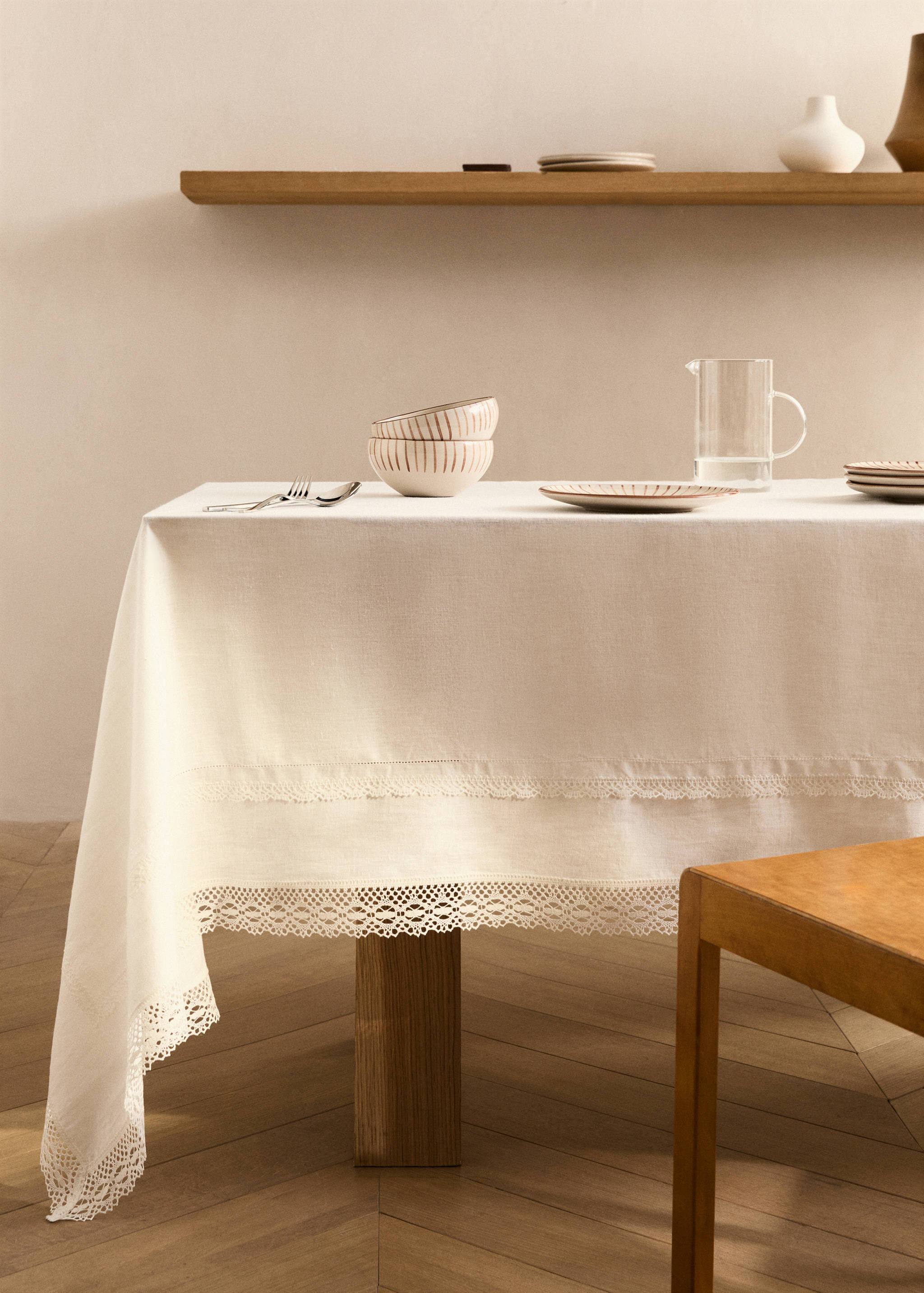 100% linen lace tablecloth for 6 to 8 diners - General plane