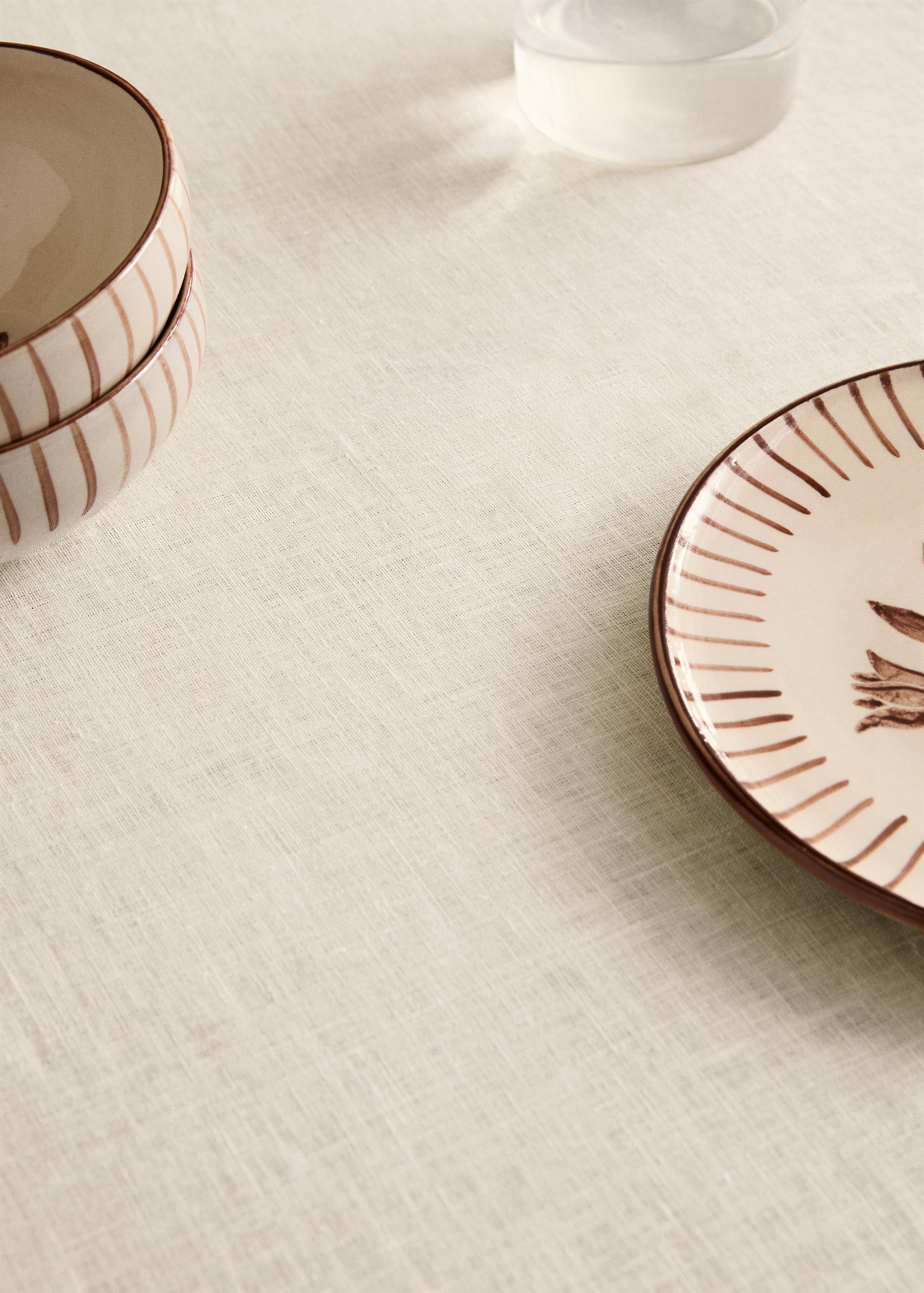 100% linen lace tablecloth for 6 to 8 diners - Details of the article 7