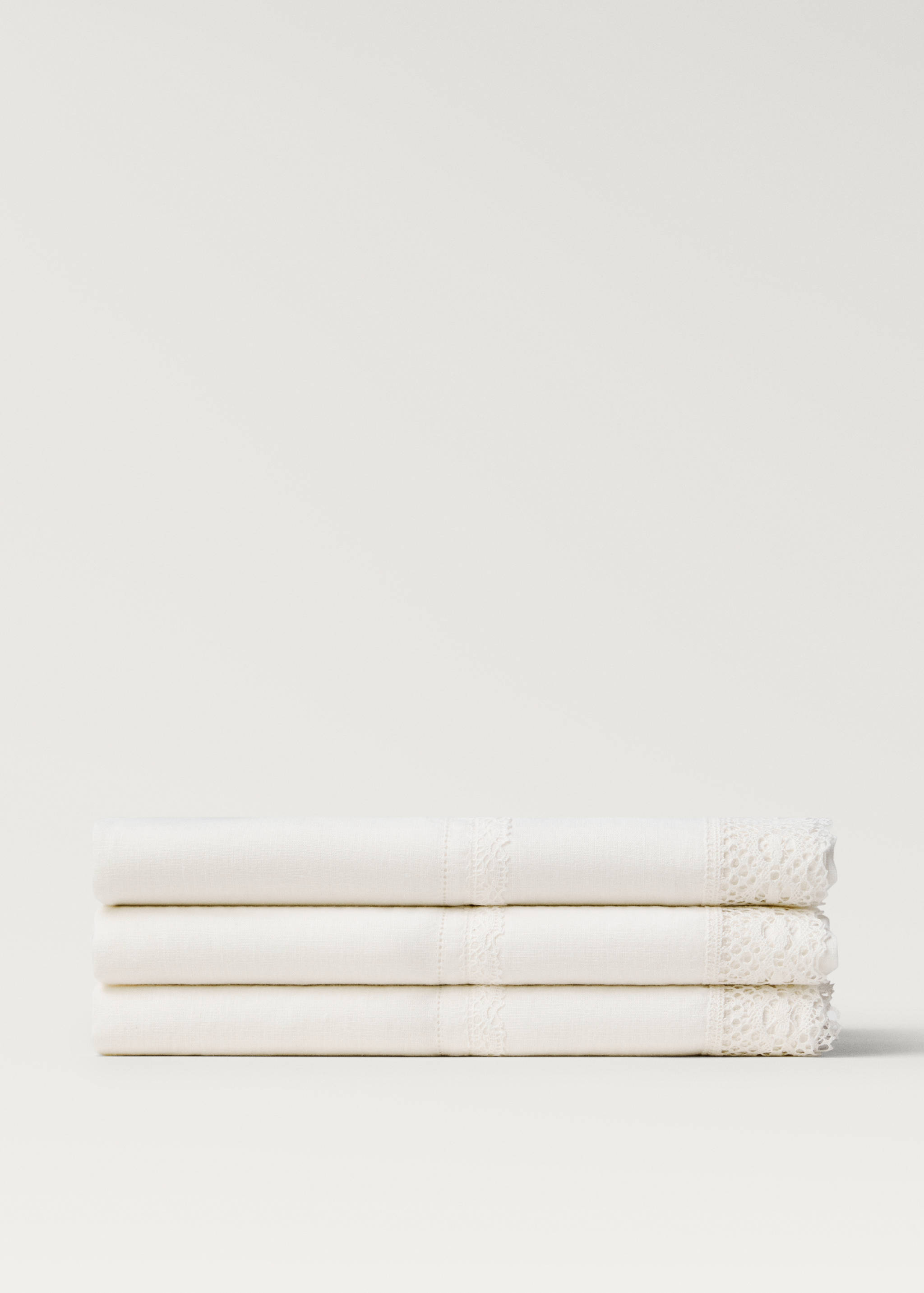 100% linen lace tablecloth for 6 to 8 diners - Article without model