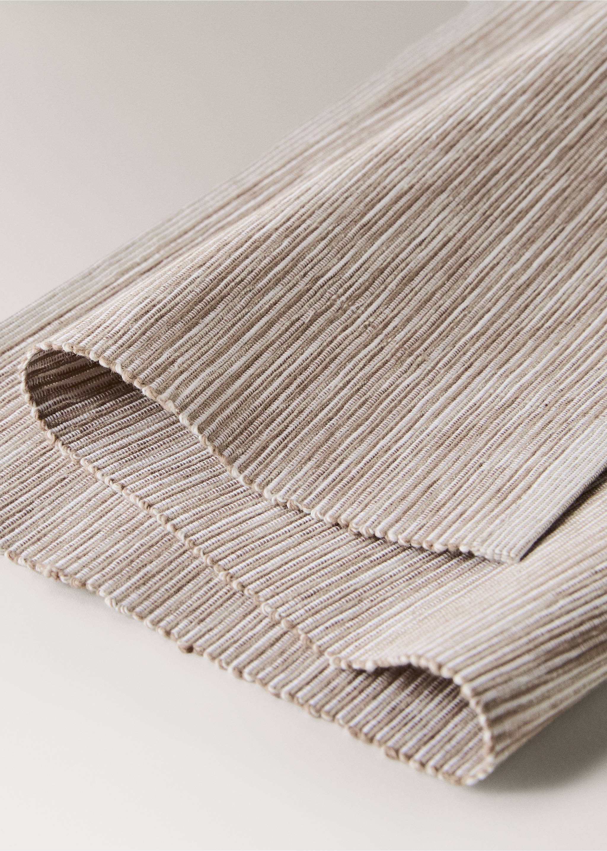 Cotton yarn-dyed melange placemat - Details of the article 1, Sand. Ref: 87072978-00.