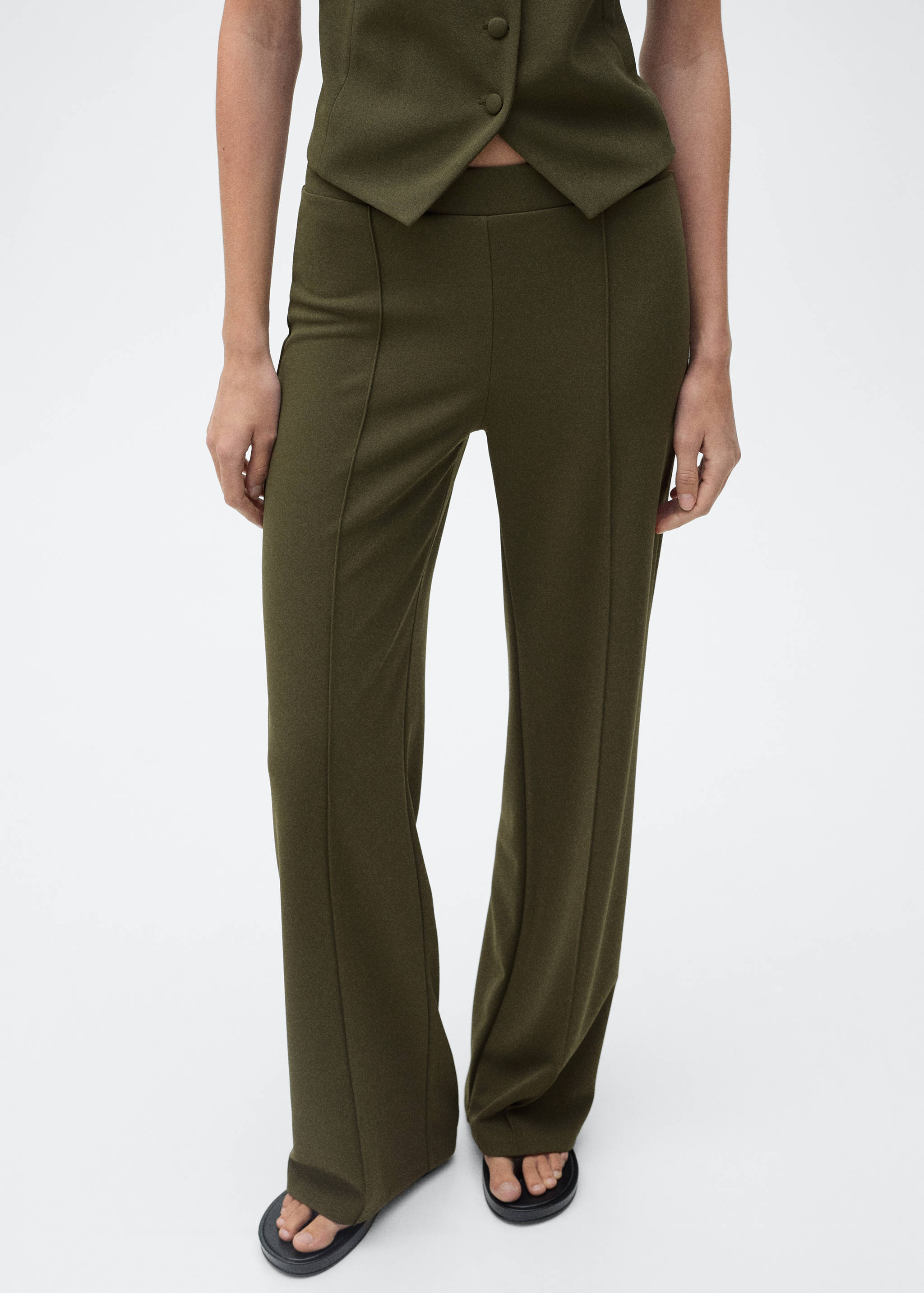 Прямые брюки из трикотажа - Средний план