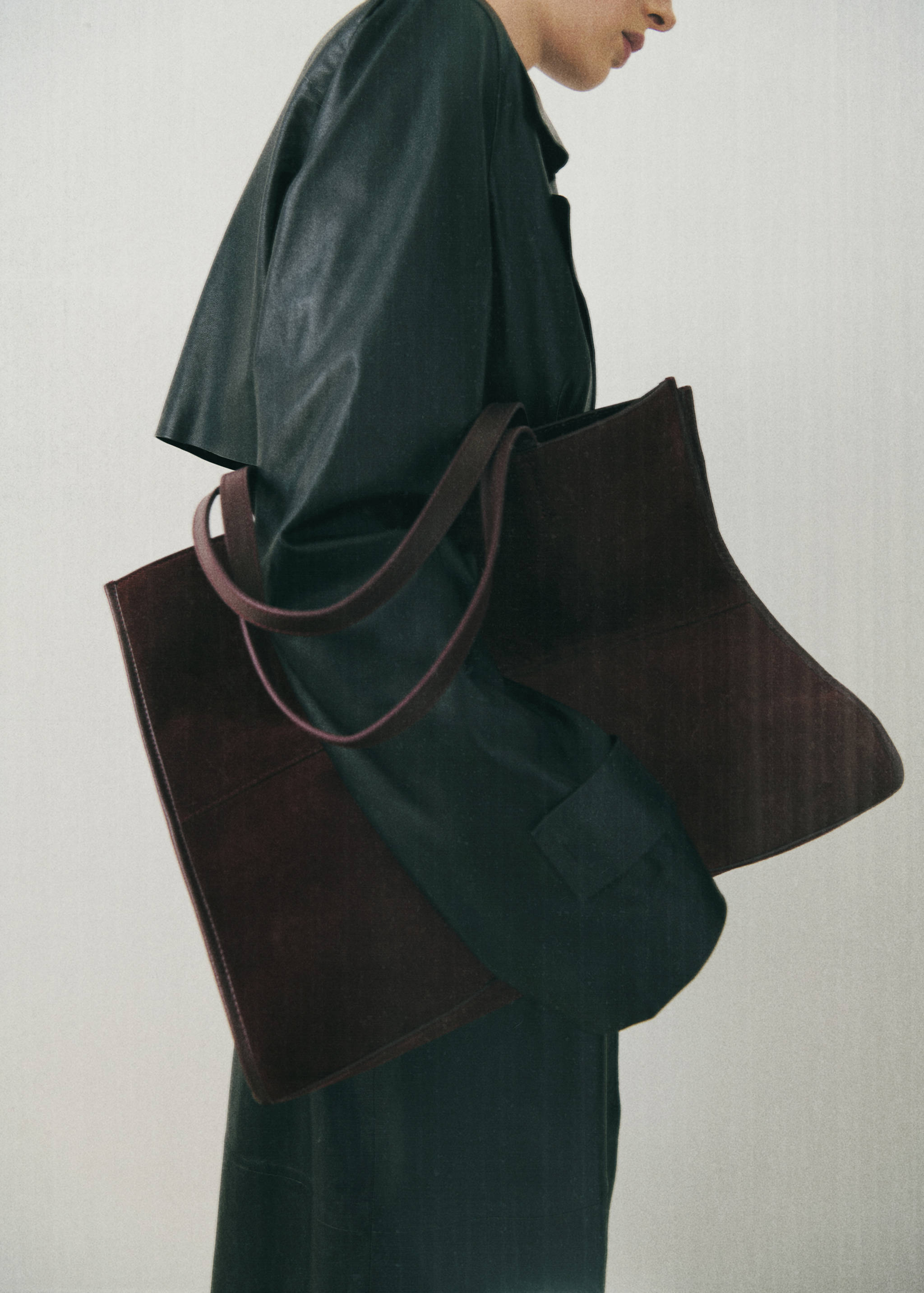 Leather shopper bag with stitching - General plane