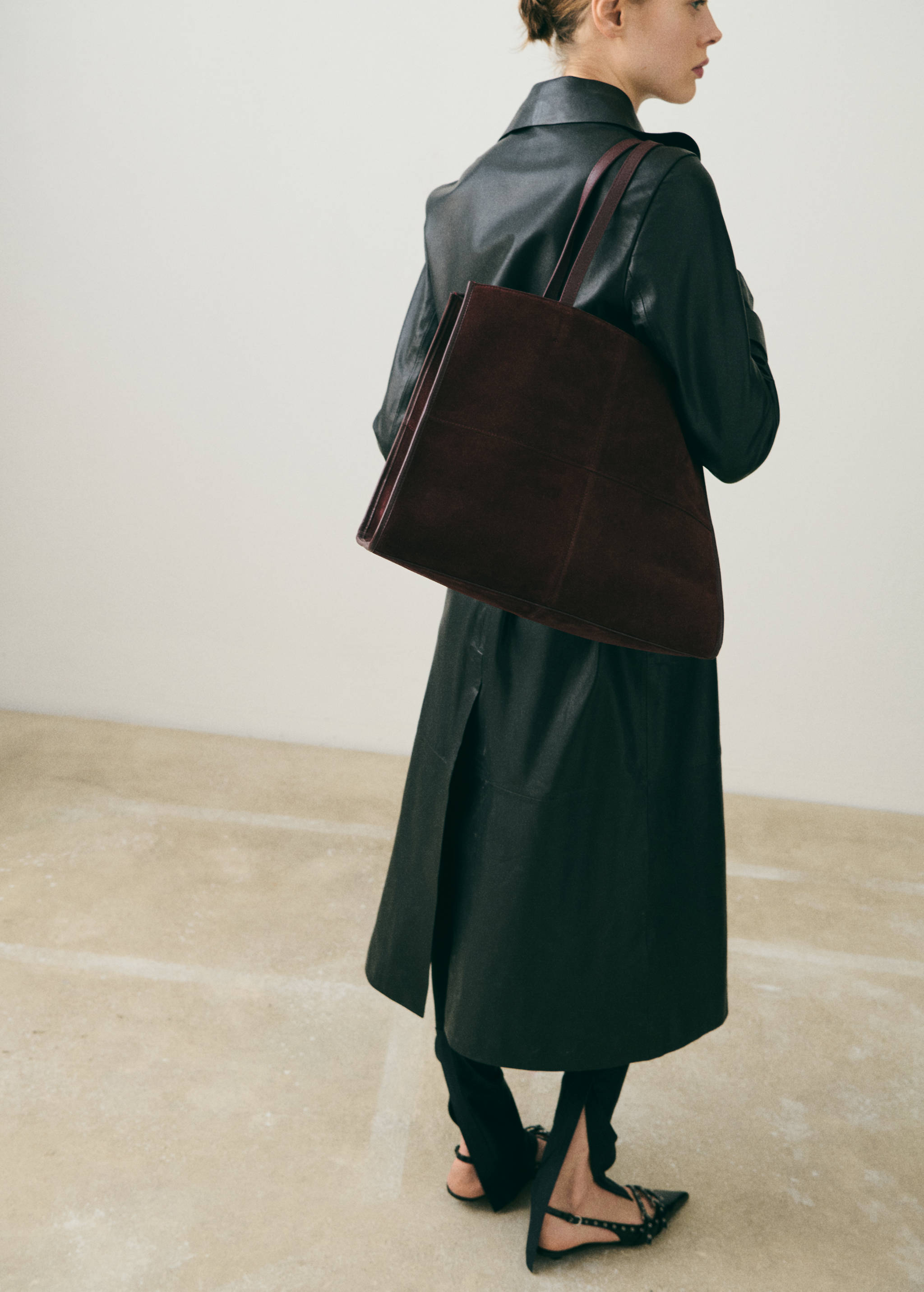 Leather shopper bag with stitching - Details of the article 9