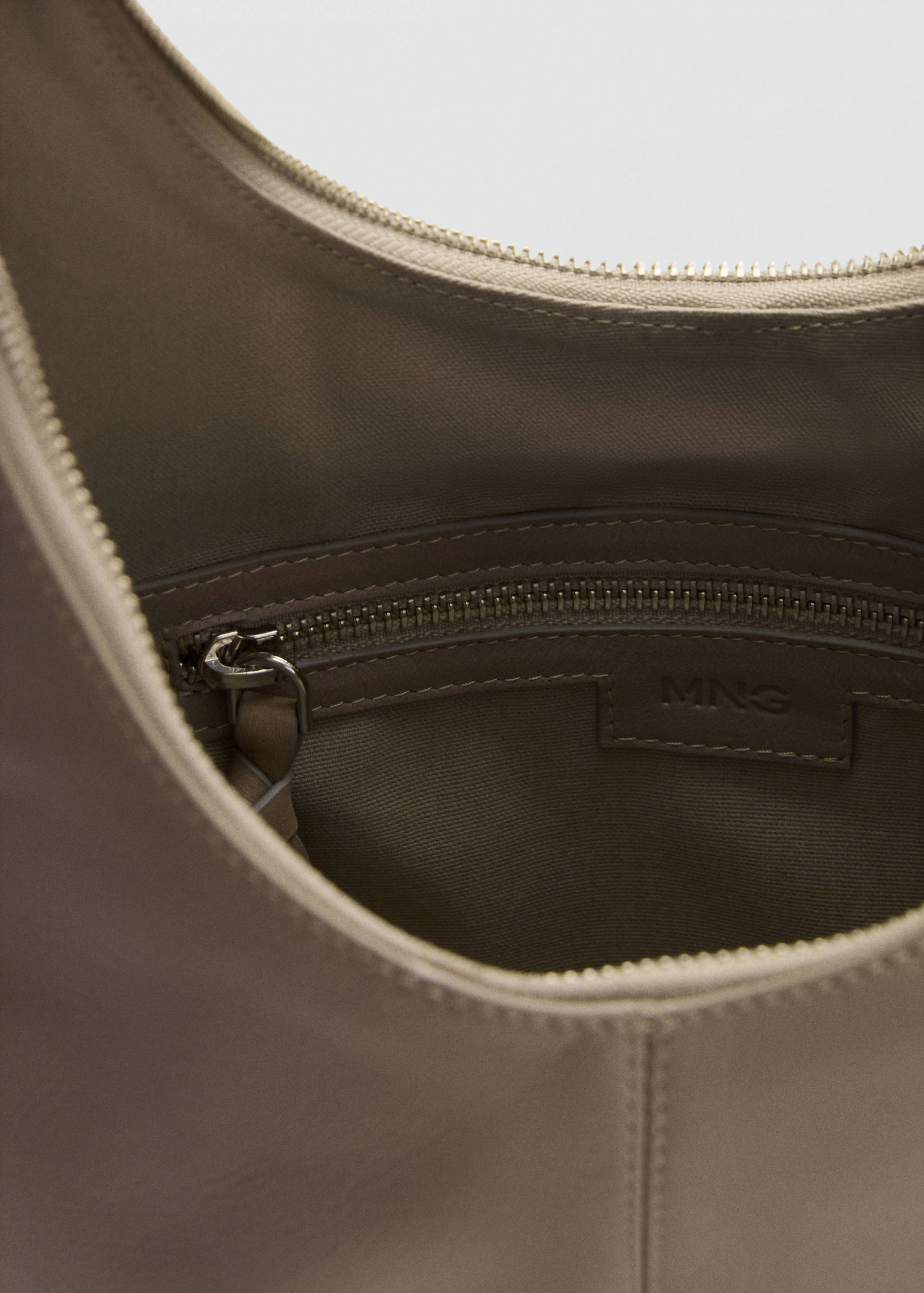 Half-moon leather bag - Details of the article 2