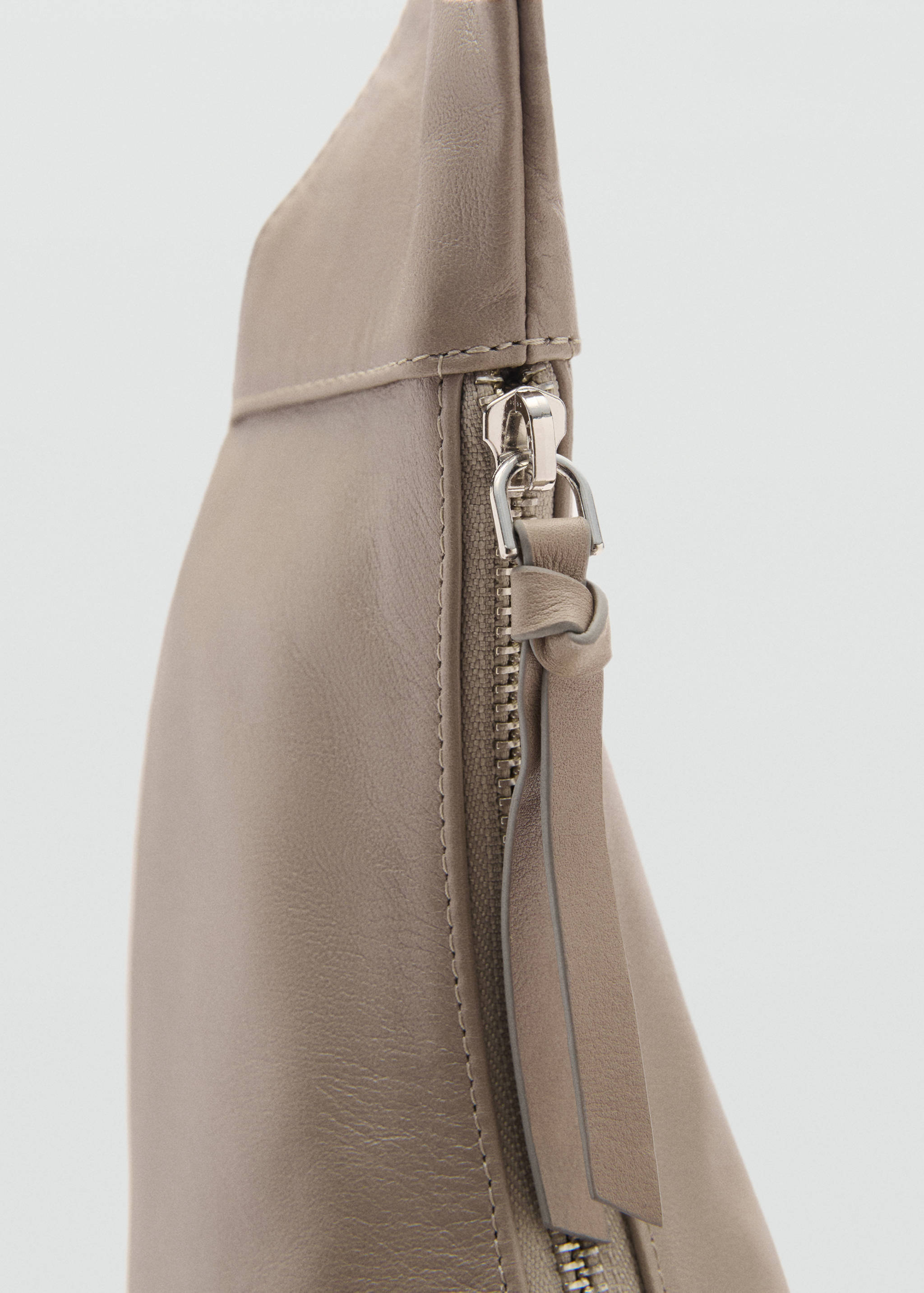 Half-moon leather bag - Details of the article 3