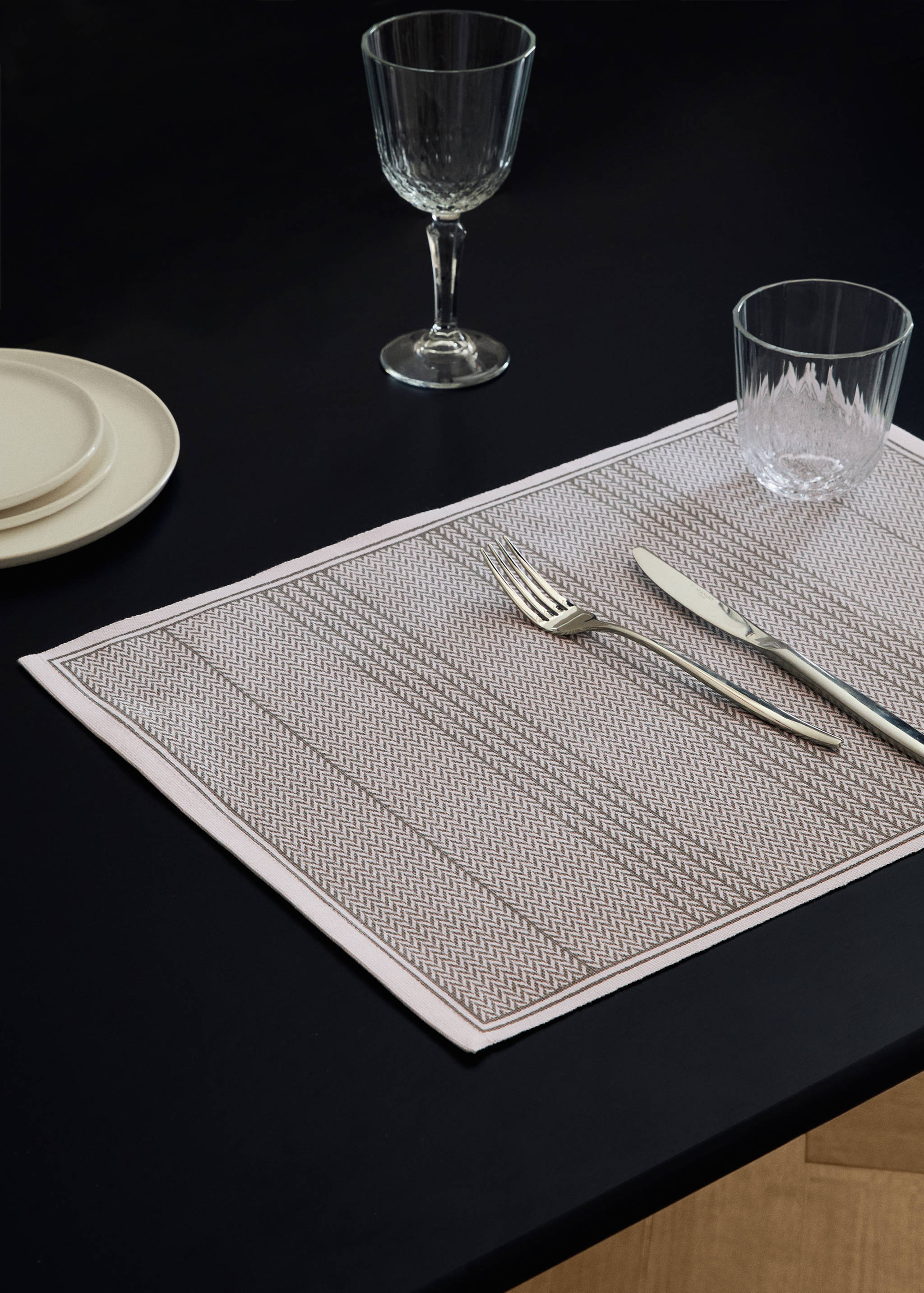 Geometric-print placemats - General plane