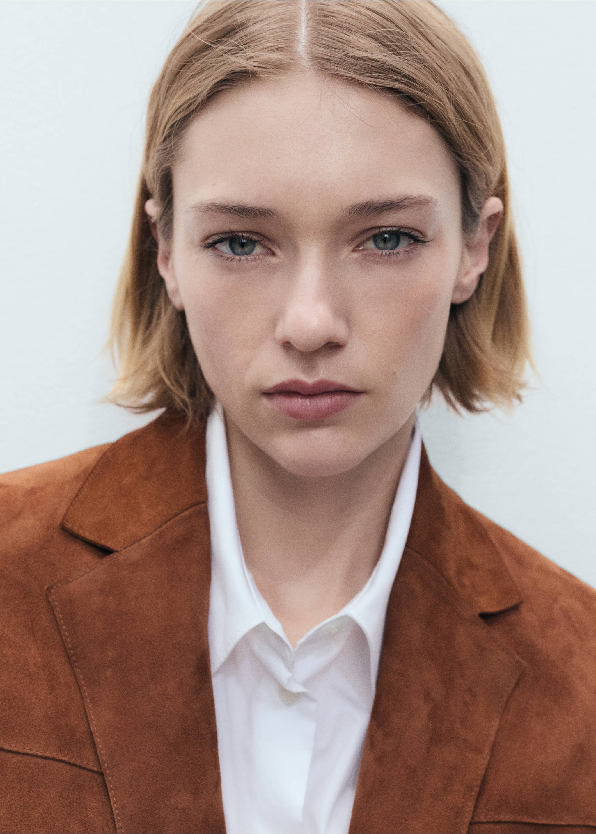 Straight suede blazer - Details of the article 1, Tobacco Brown. Ref: 87073653-00.