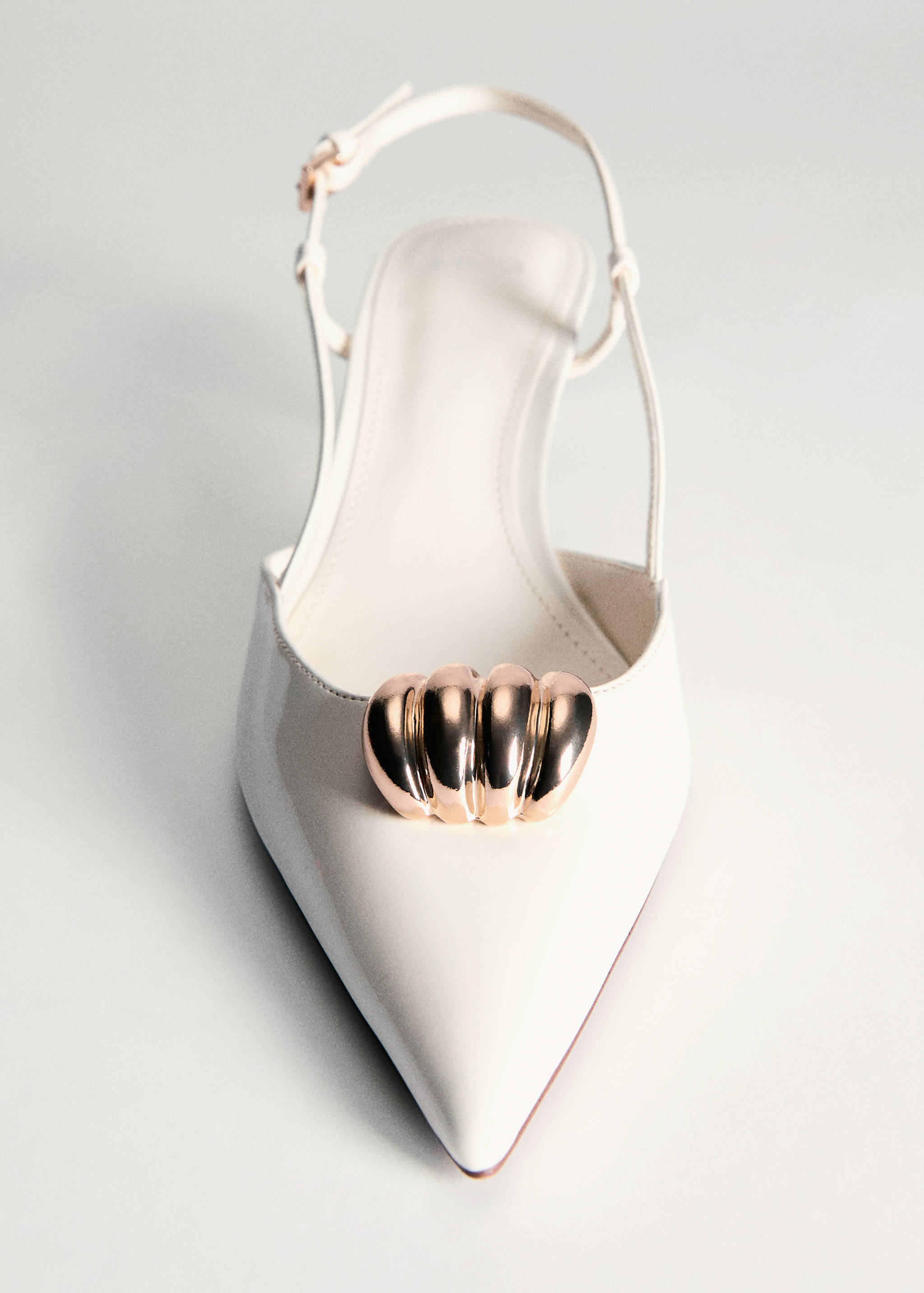 High-heeled shoes with metallic detail - Details of the article 5