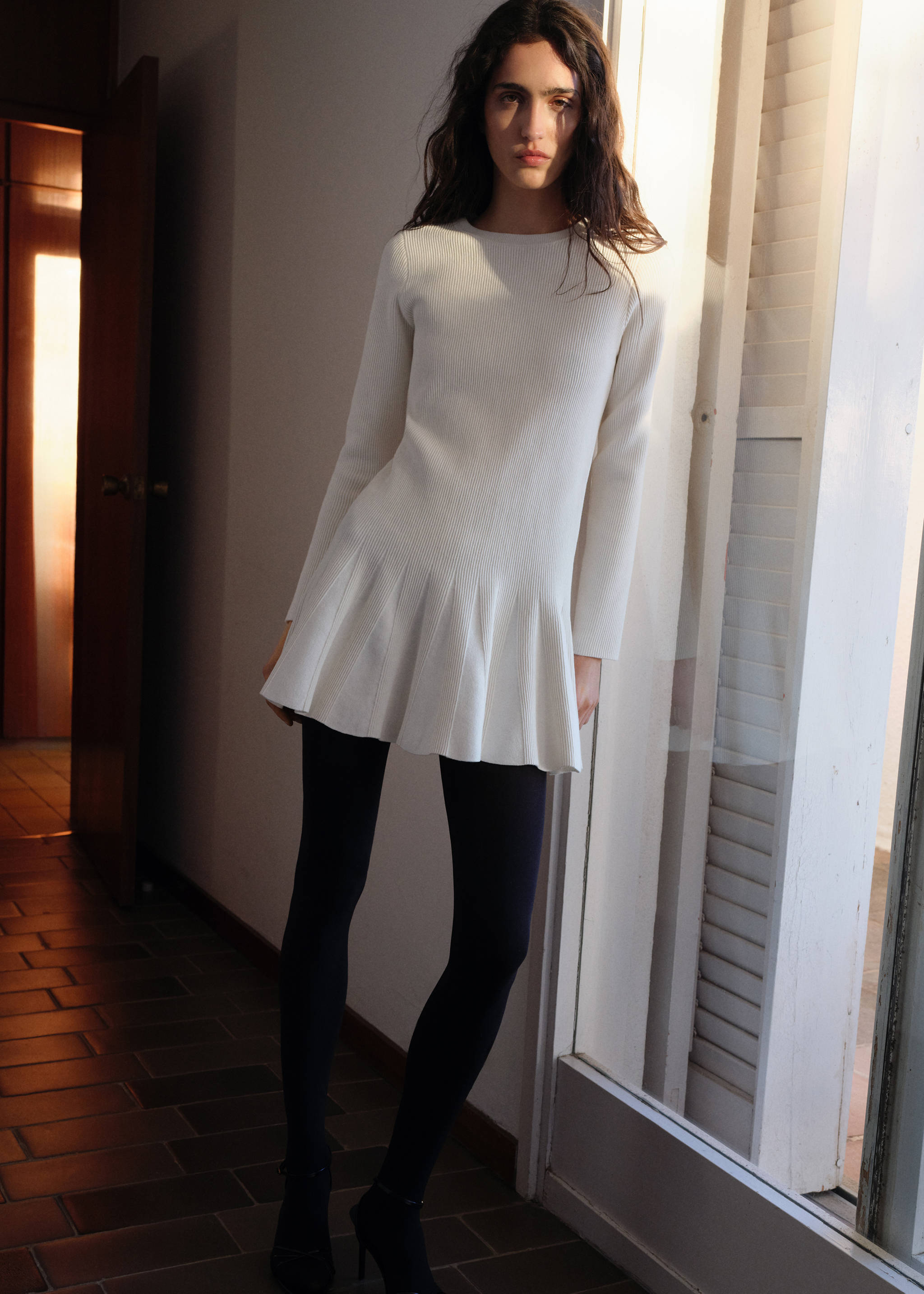 Short knitted dress with pleats - General plane