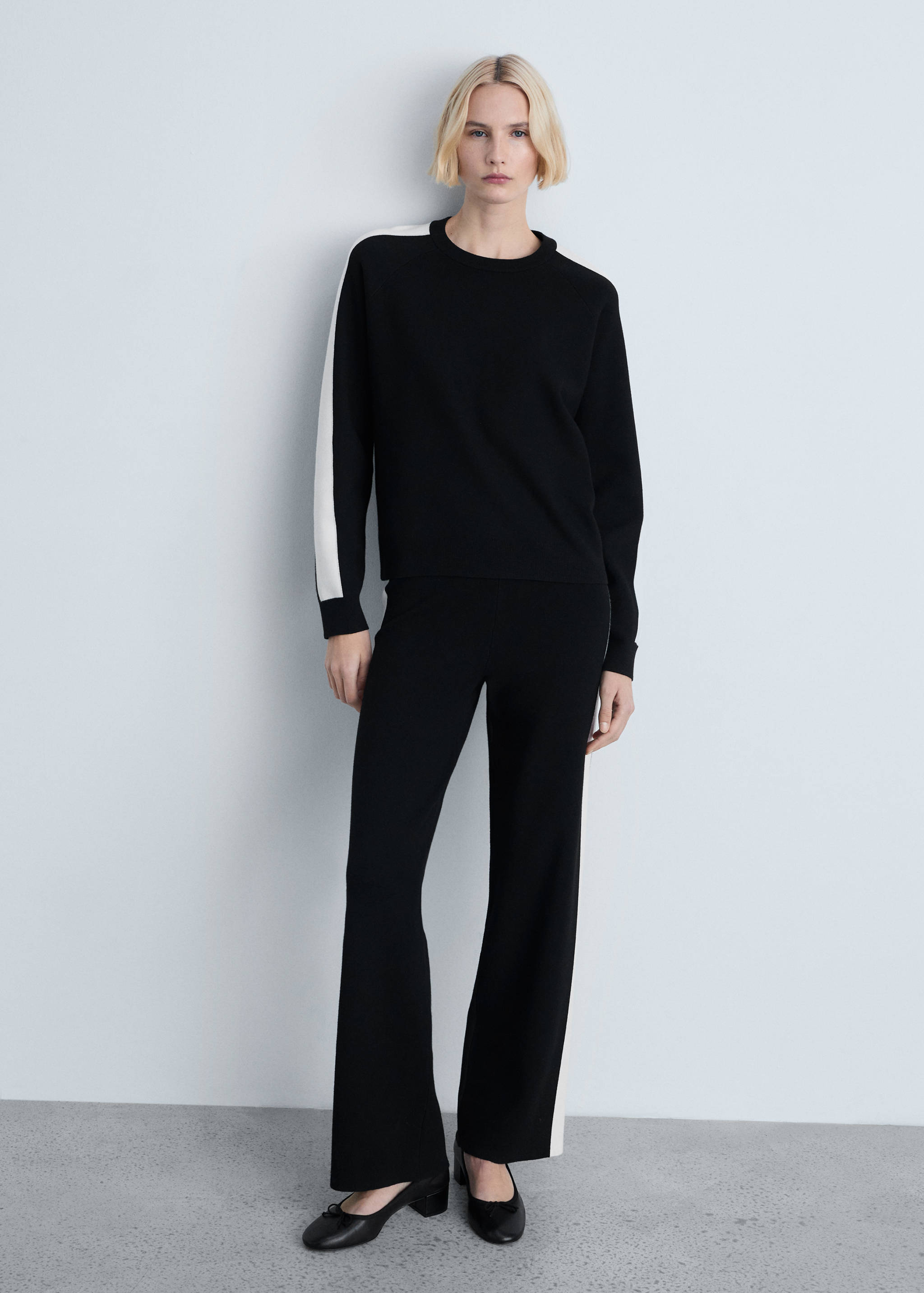 Gebreide broek met contrasterende streep - Overzichtstekening