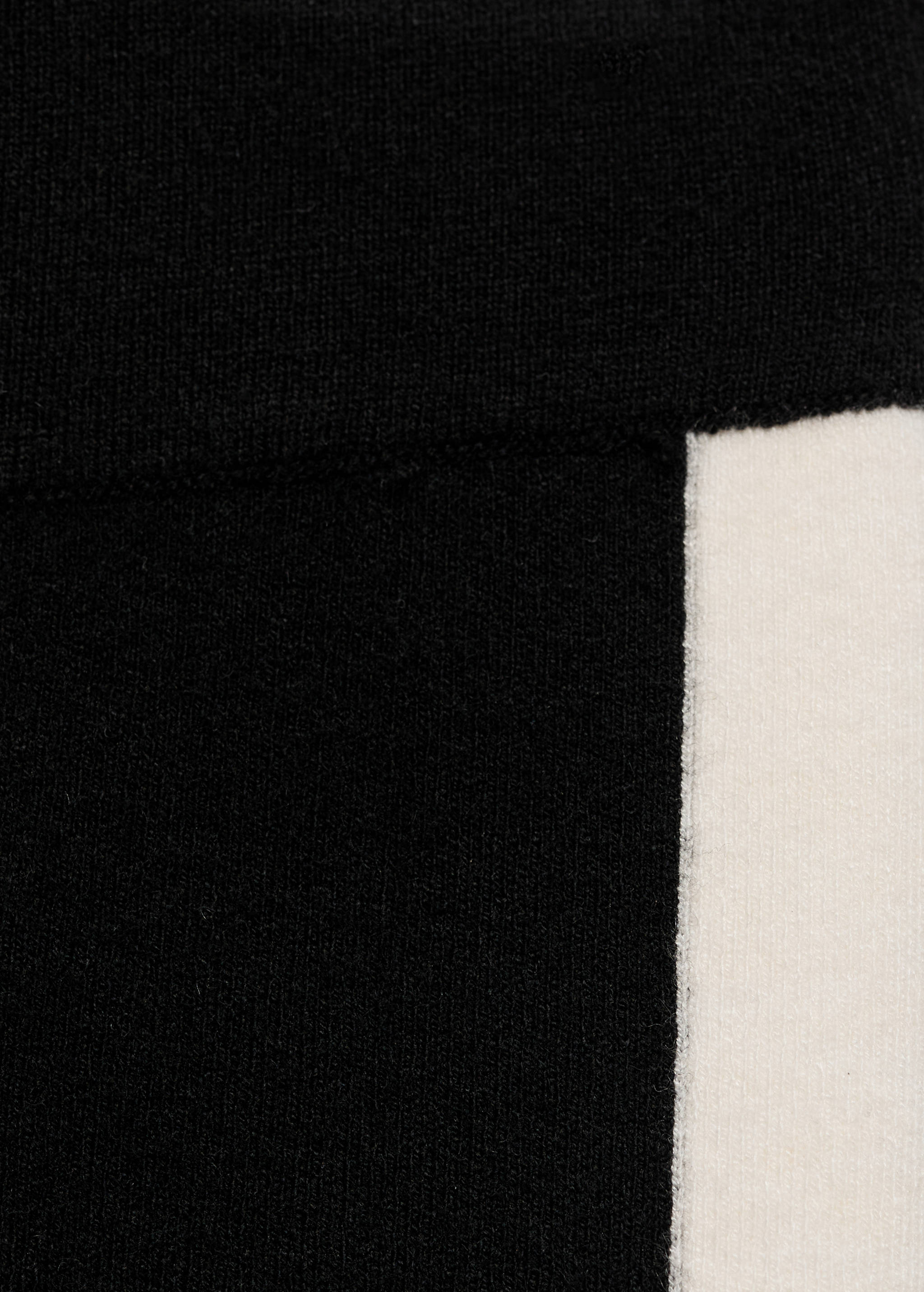 Gebreide broek met contrasterende streep - Detail van het artikel 8