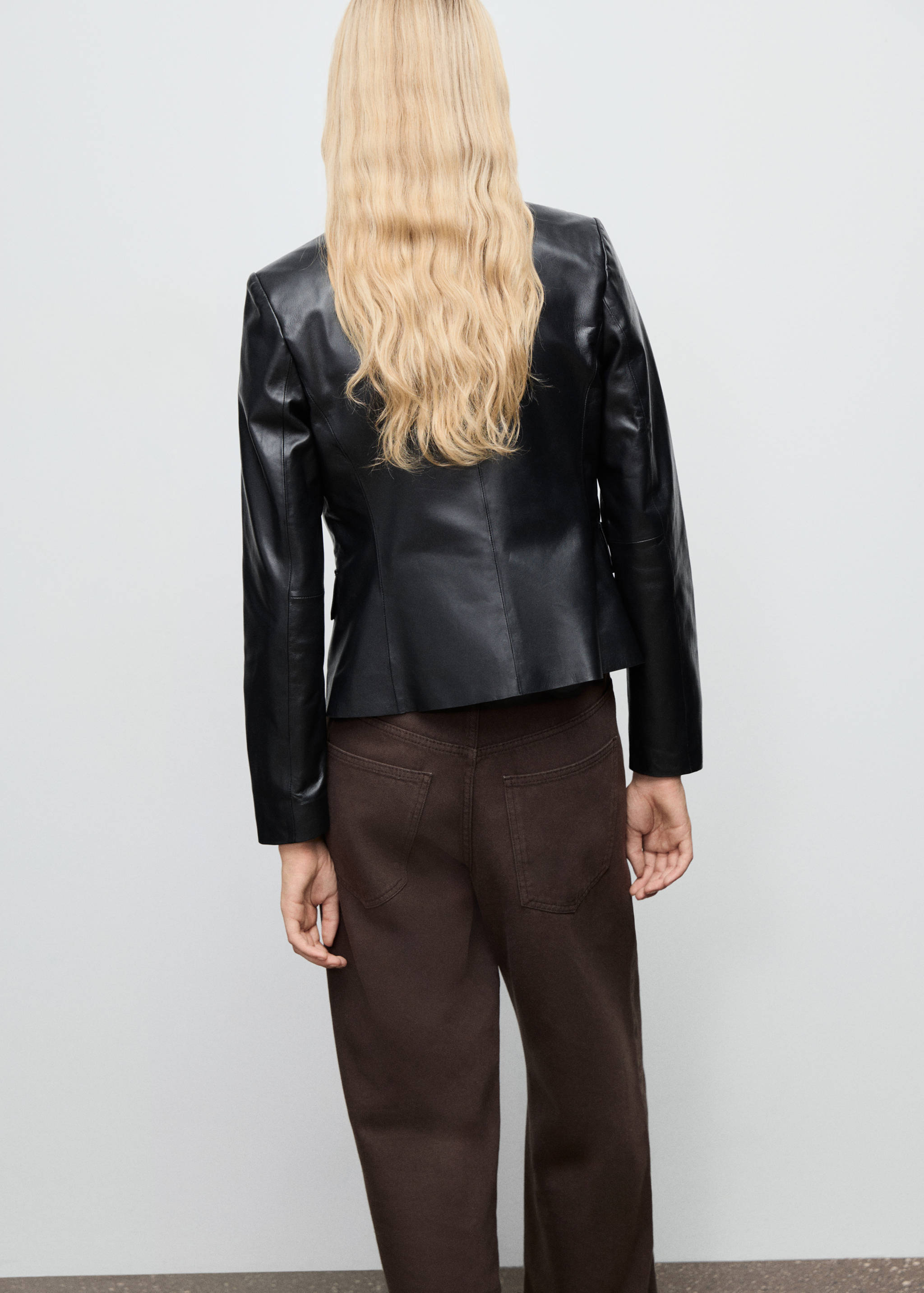 Leather jacket with flap pockets - Reverse of the article