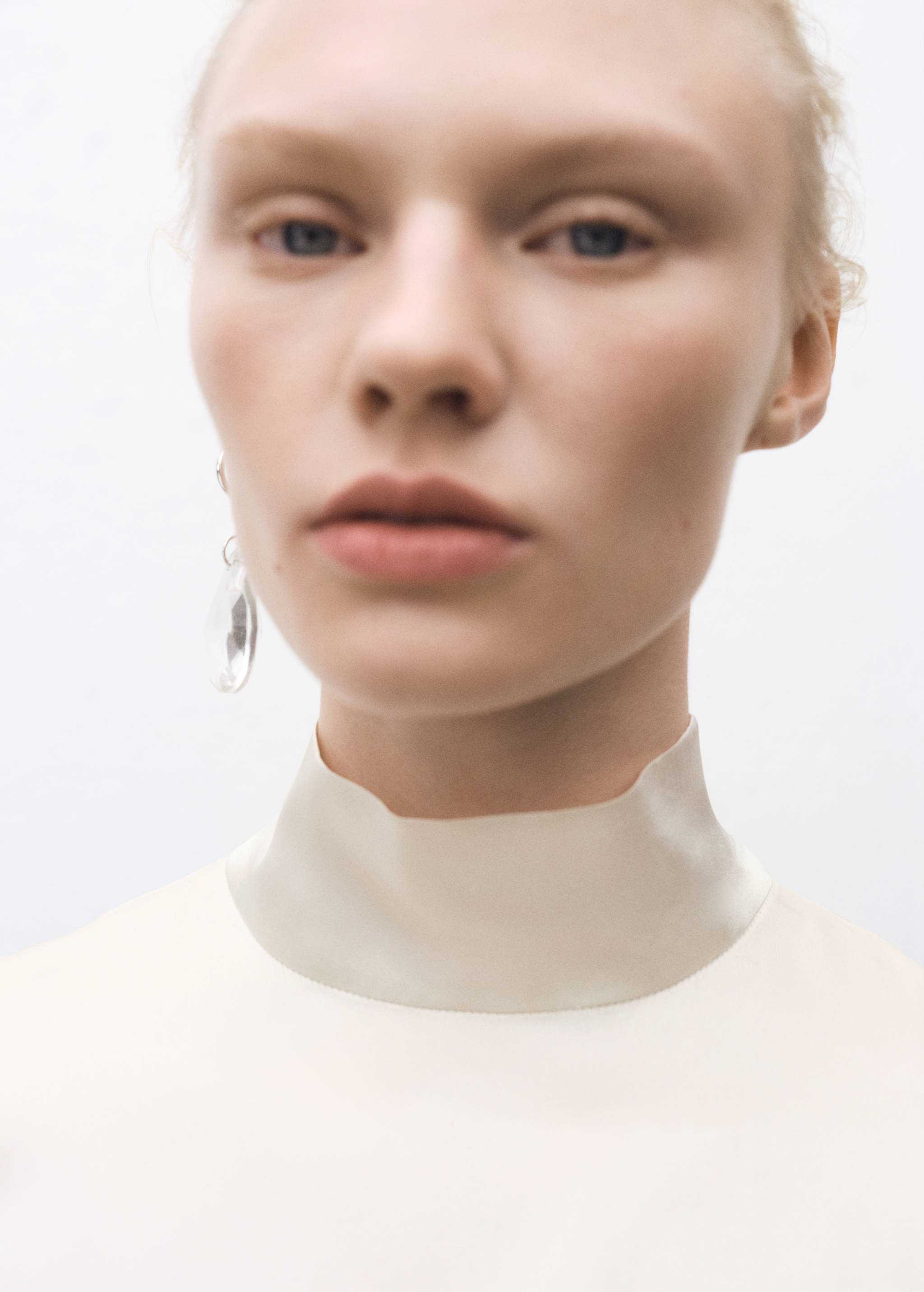 Шелковая блузка с воротником-стойкой - Деталь изделия 2