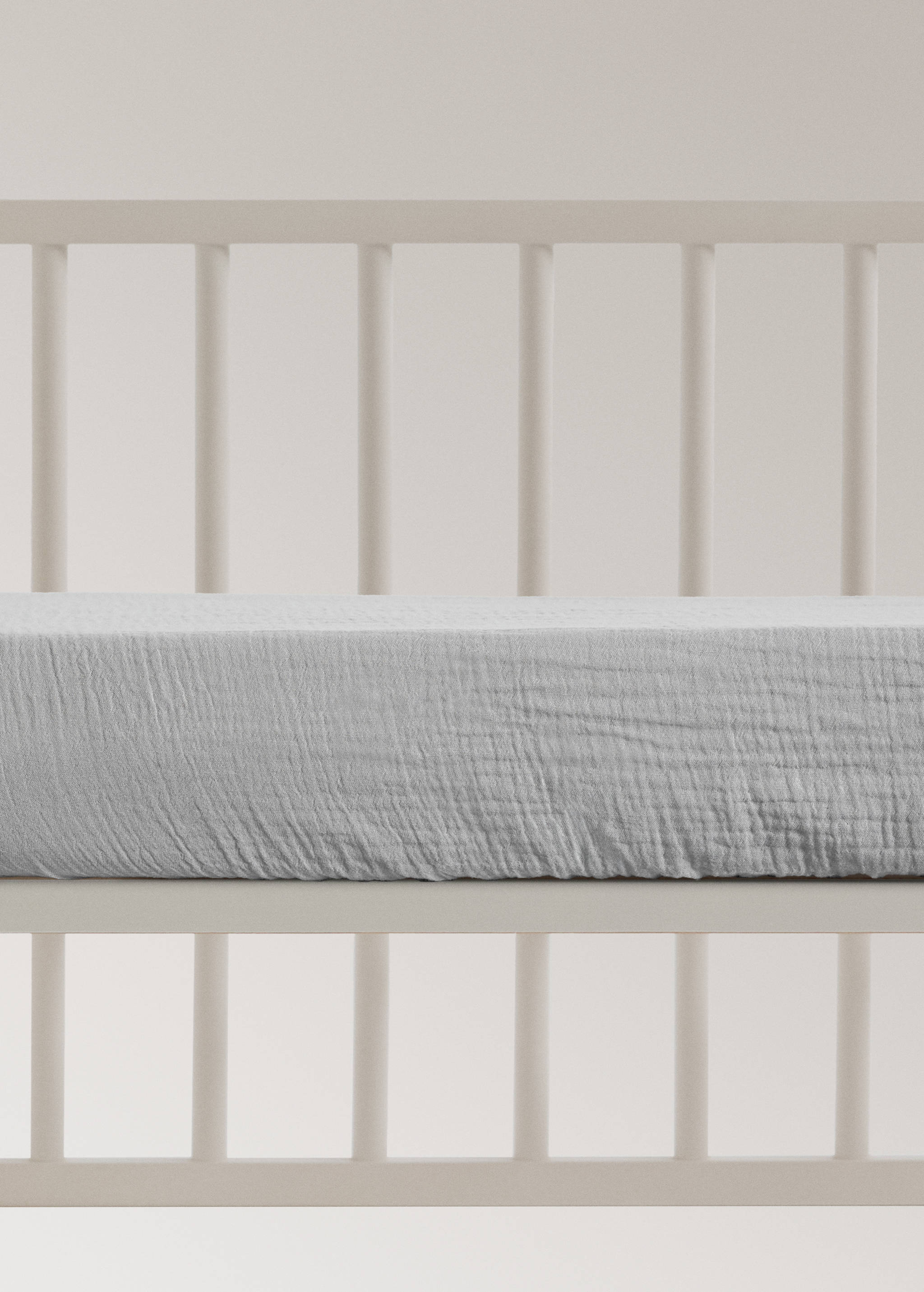 Cotton chiffon fitted sheet with contrast piping for cot - Article without model