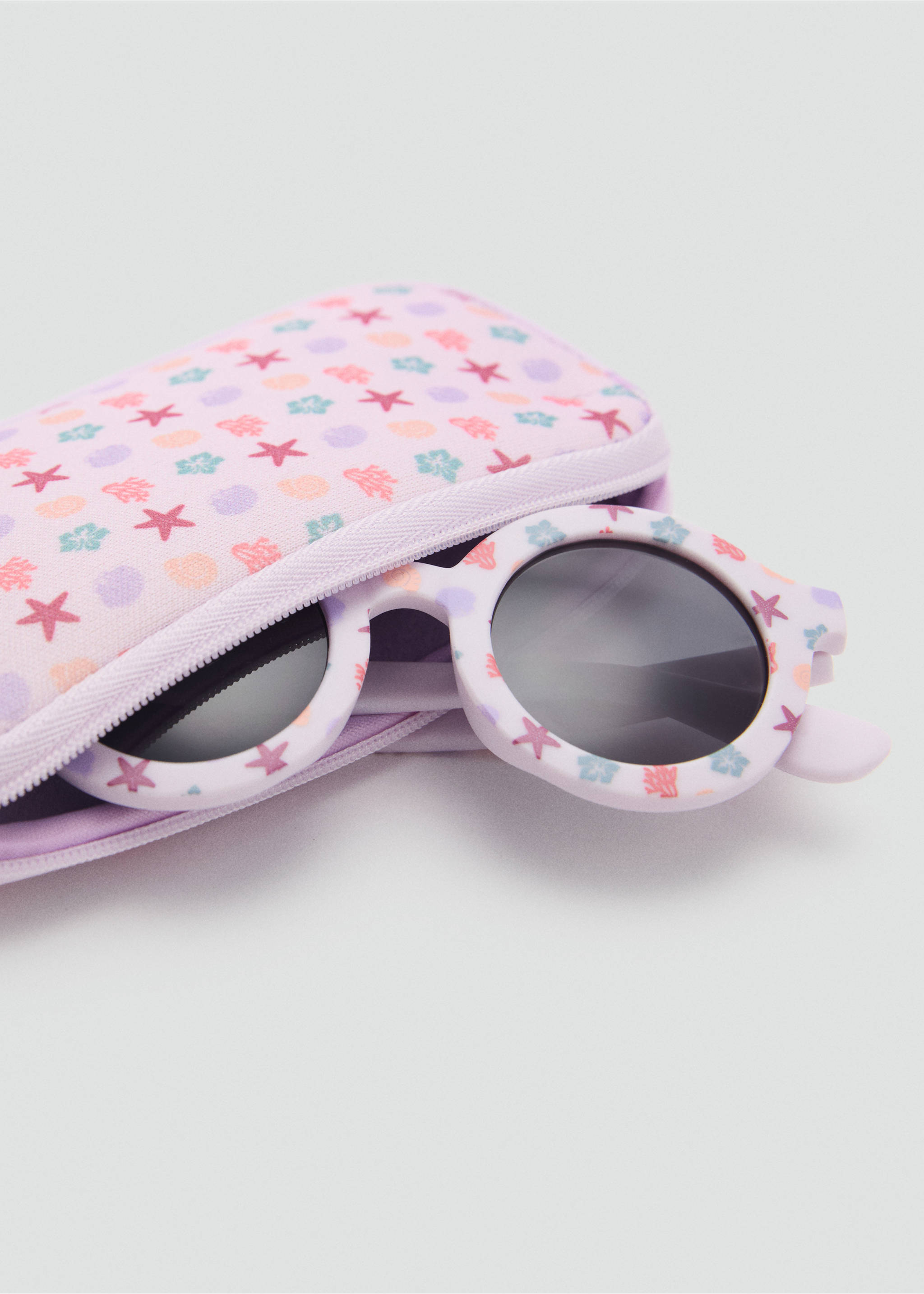 Resin frame glasses - Details of the article 3, Lilac. Ref: 87074403-00.