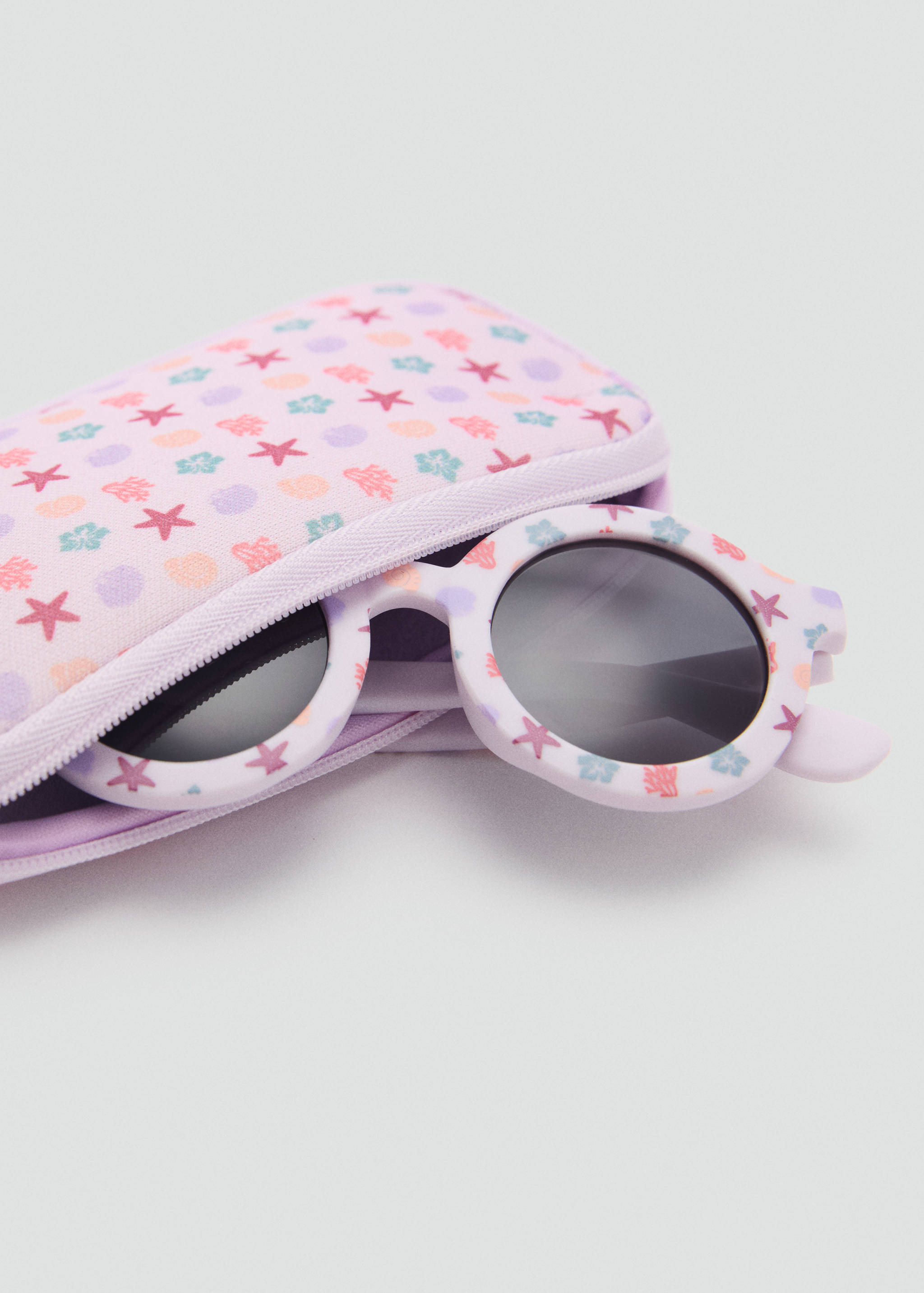 Resin frame glasses - Details of the article 3